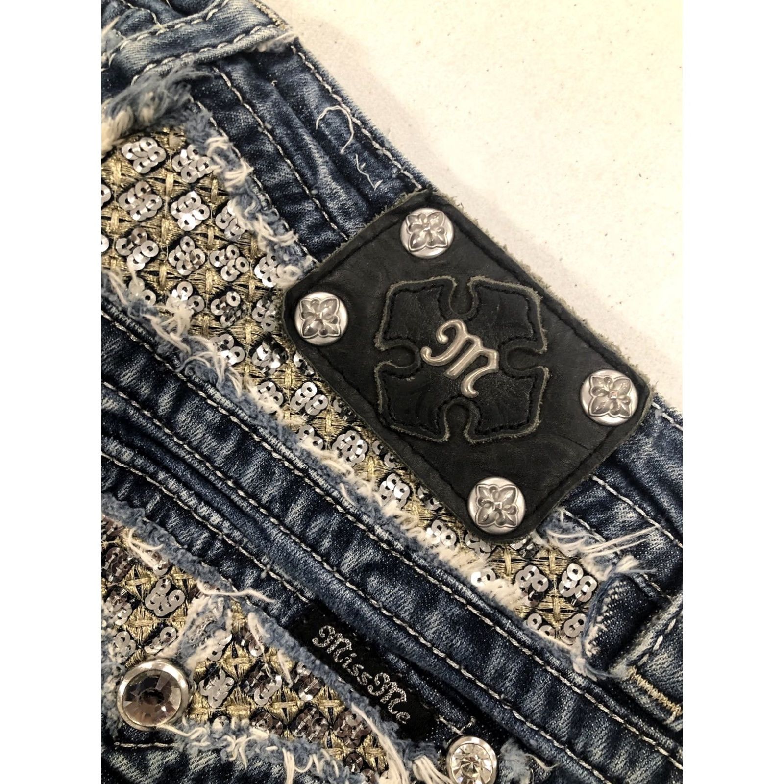 Miss Me MISS Me Boots blue denim Jeans Womens sz 30 x 30.5 bootcut rhinestone bling pockets 5-pocket low rise regular fit denim Size 28" / US 6 / IT 42 - 2 Thumbnail