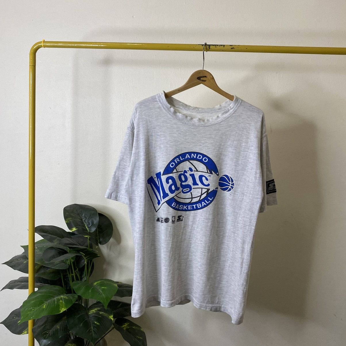 Vintage 1990s Starter x NBA Orlando Magic Basketball Tee Size US L / EU 52-54 / 3 - 1 Thumbnail
