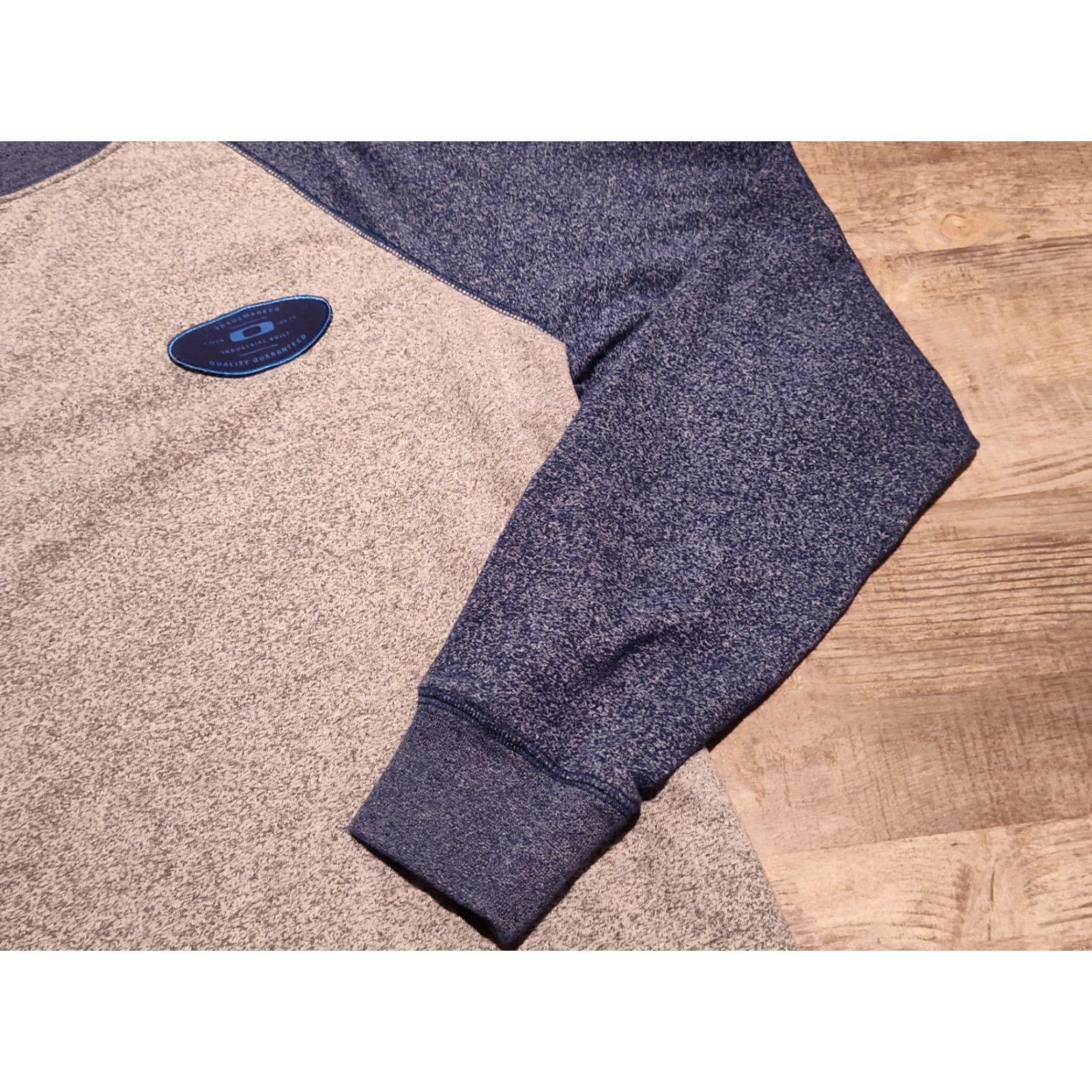 Oakley Oakley Mens Sweatshirt Raglan Style Pullover Gray & Blue Size Medium EUC Size US M / EU 48-50 / 2 - 4 Thumbnail