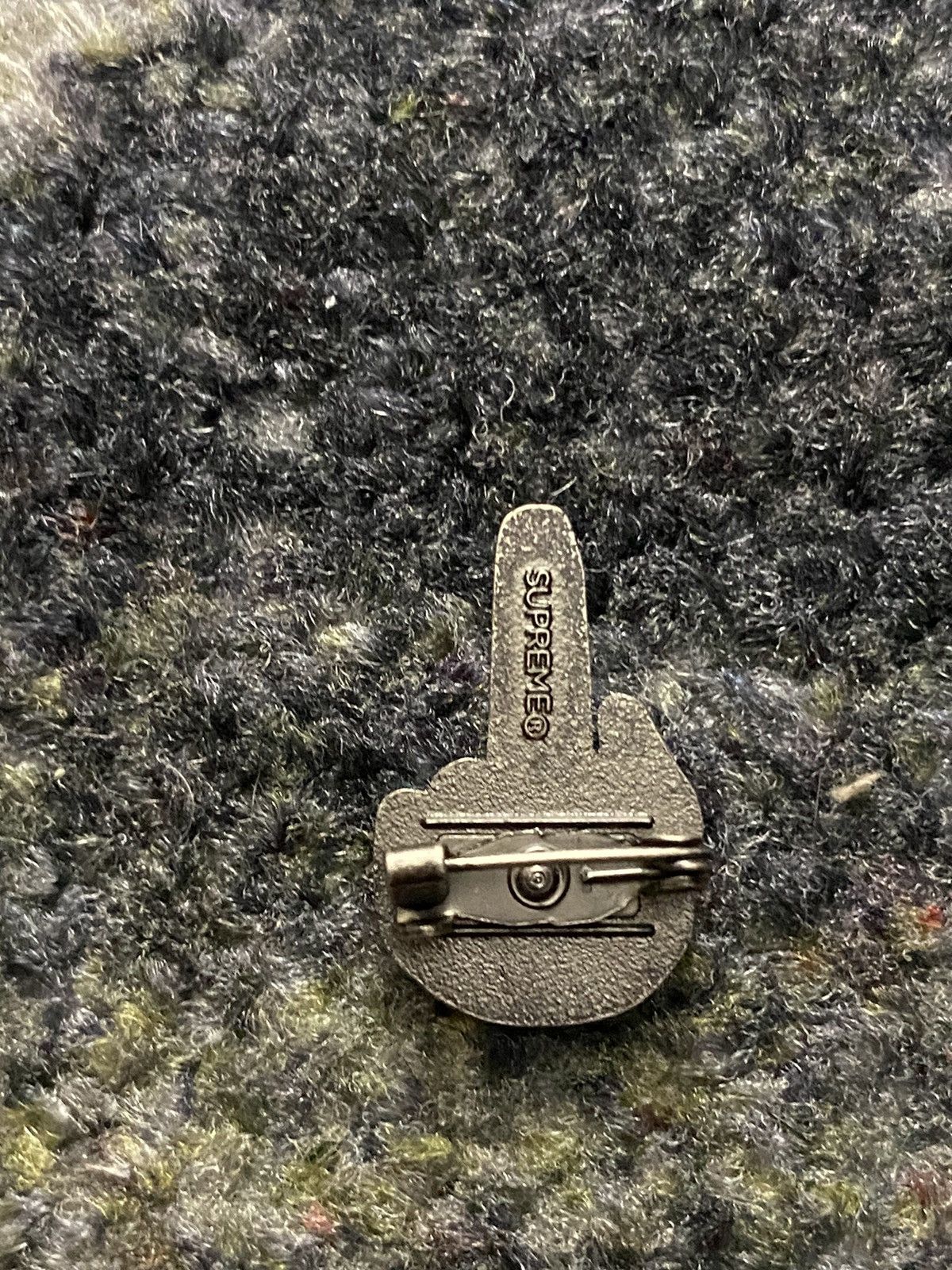 Supreme Supreme Middle Finger Pin Size ONE SIZE - 3 Thumbnail