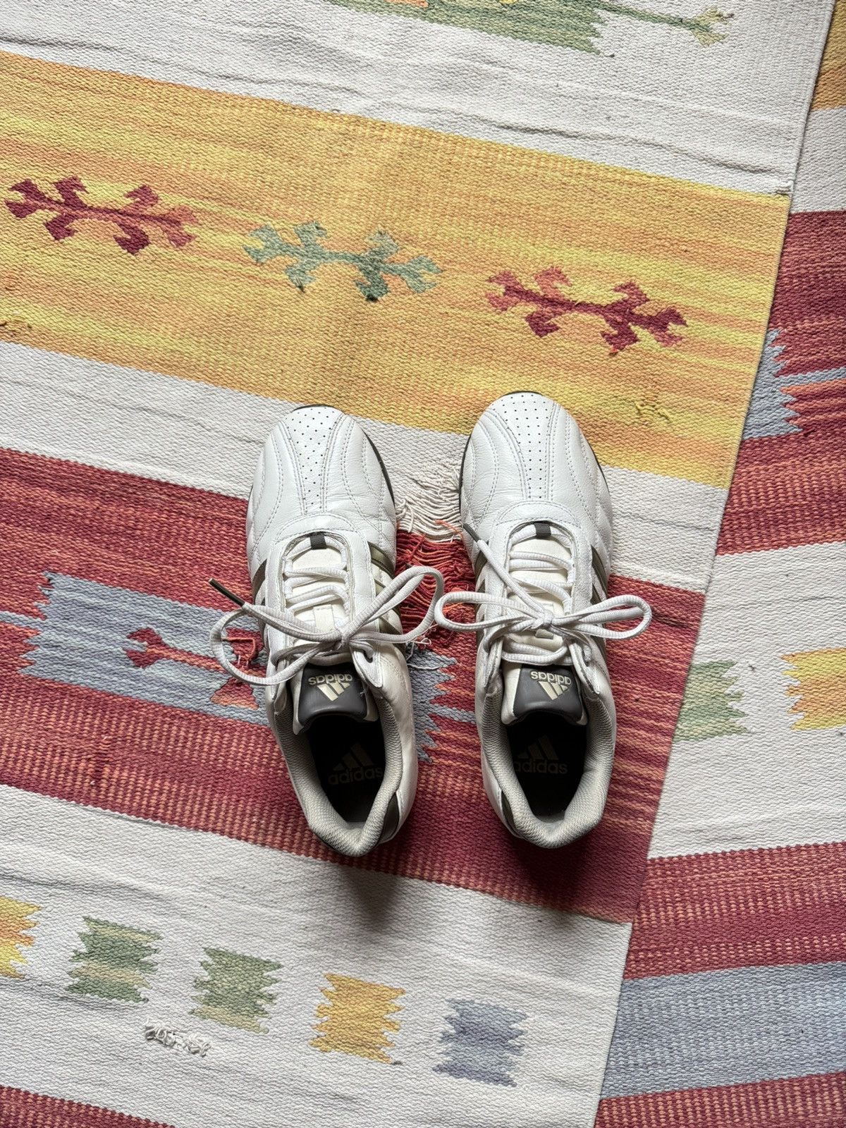 Vintage Vintage 2011 Adidas y2k White Leather Low Japanese Sneakers Size US 7 / EU 40 - 4 Thumbnail