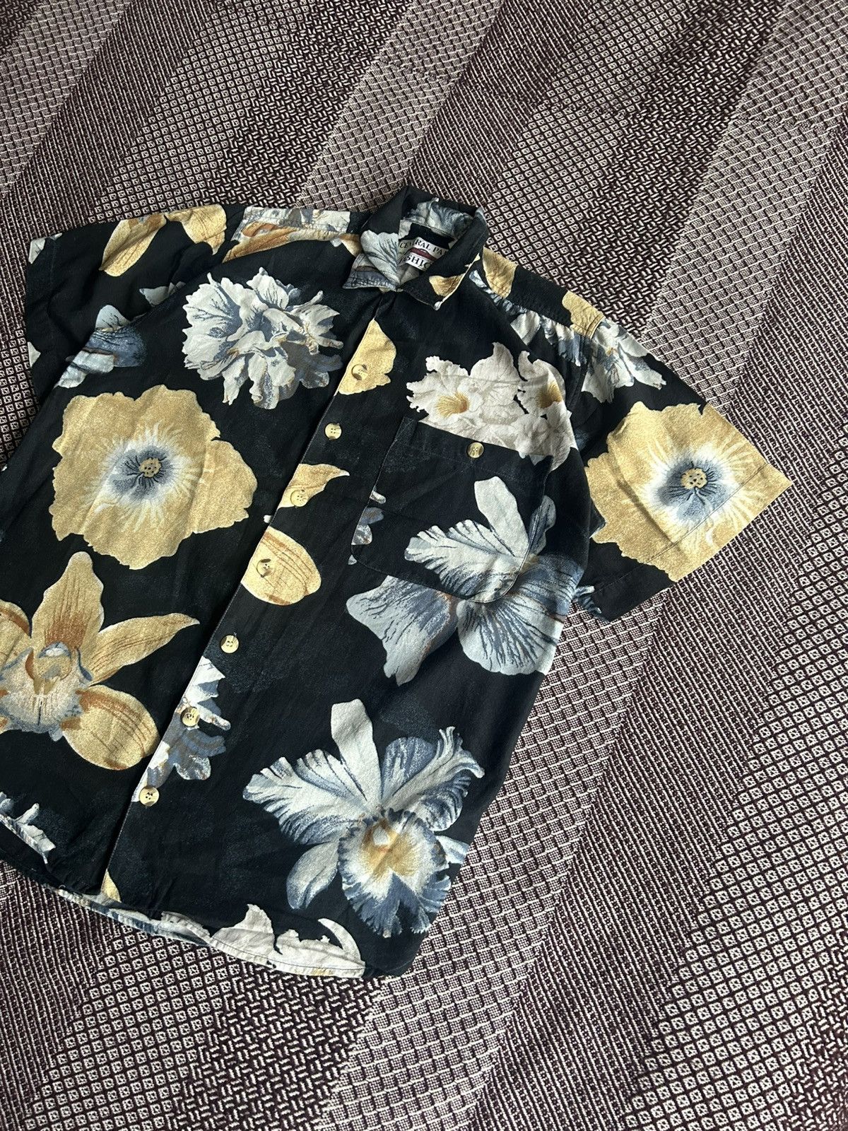 Vintage Vintage Central Park Hawaii Shirt Floral Pattern Size L / XL Size US L / EU 52-54 / 3 - 2 Thumbnail
