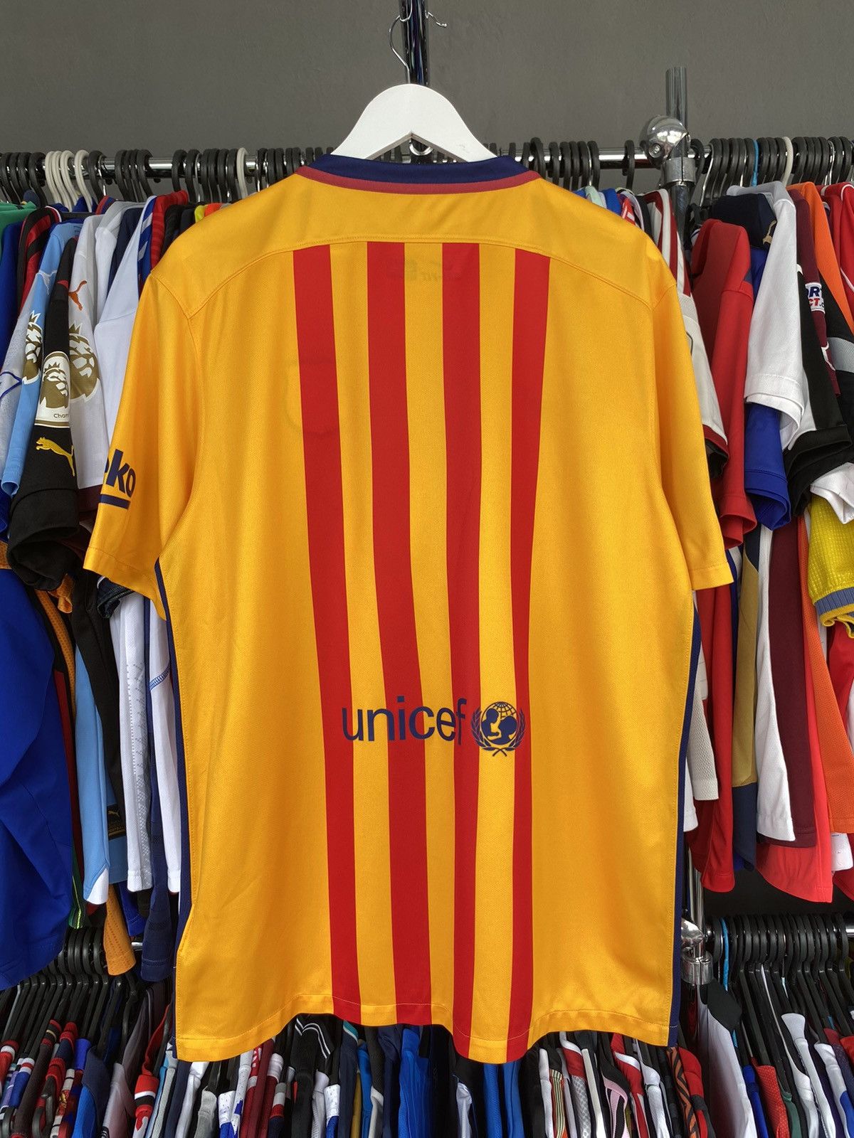 Nike NIKE BARCELONA 2015-16 AWAY FOOTBALL SHIRT Size US XL / EU 56 / 4 - 2 Thumbnail