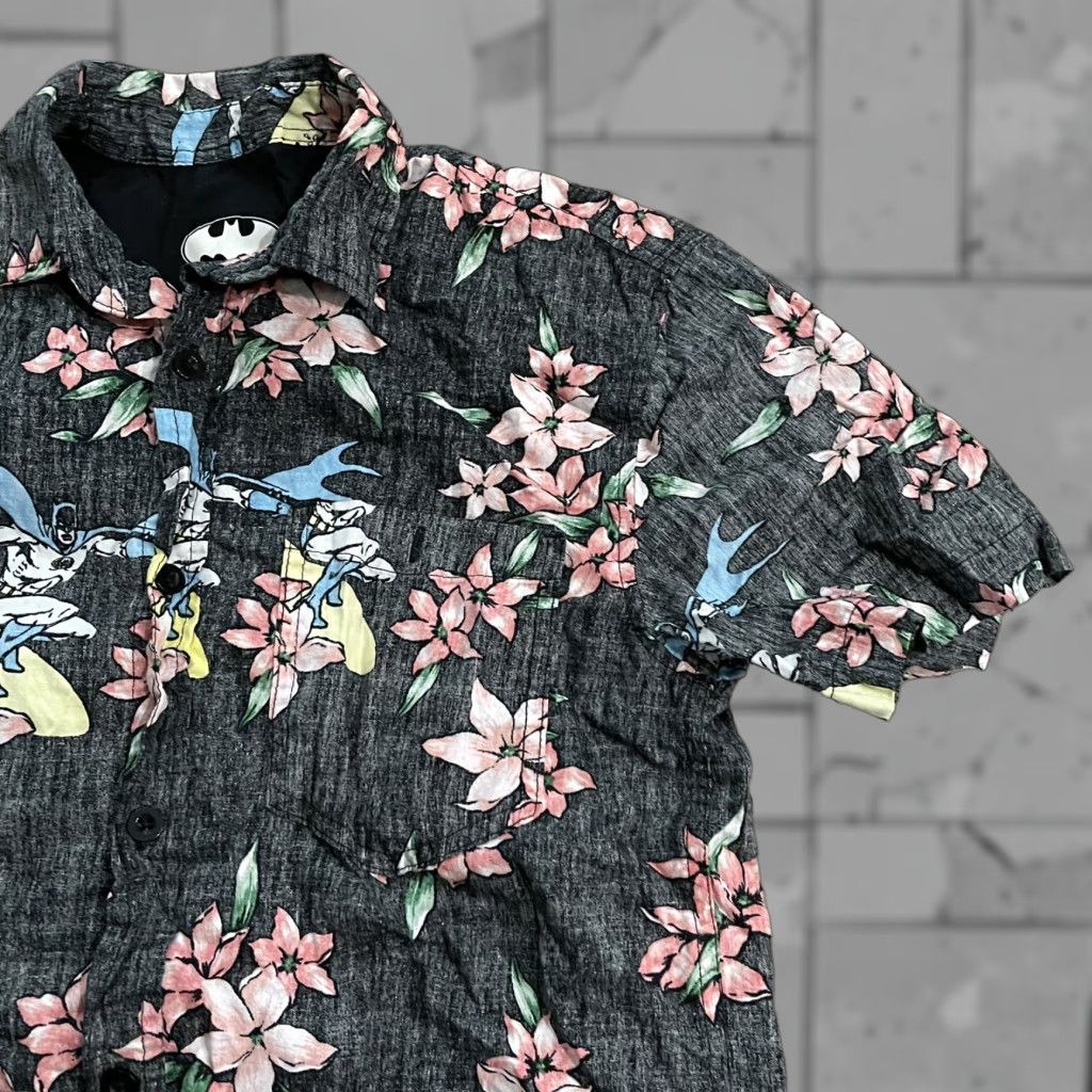 DC Comics Batman Button-Up Shirt Mens S Floral Hawaiian Style Bat Signal Multicolor Short Sleeve DC Comics Shirt Size US S / EU 44-46 / 1 - 1 Thumbnail