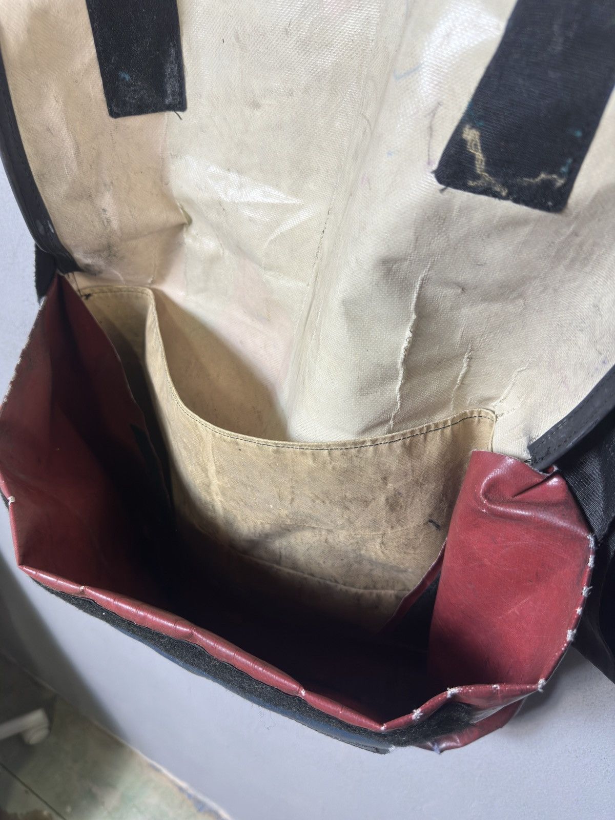 Freitag × Vintage Vintage Freitag Recycled Distressed Shoulder Bag Size ONE SIZE - 12 Thumbnail