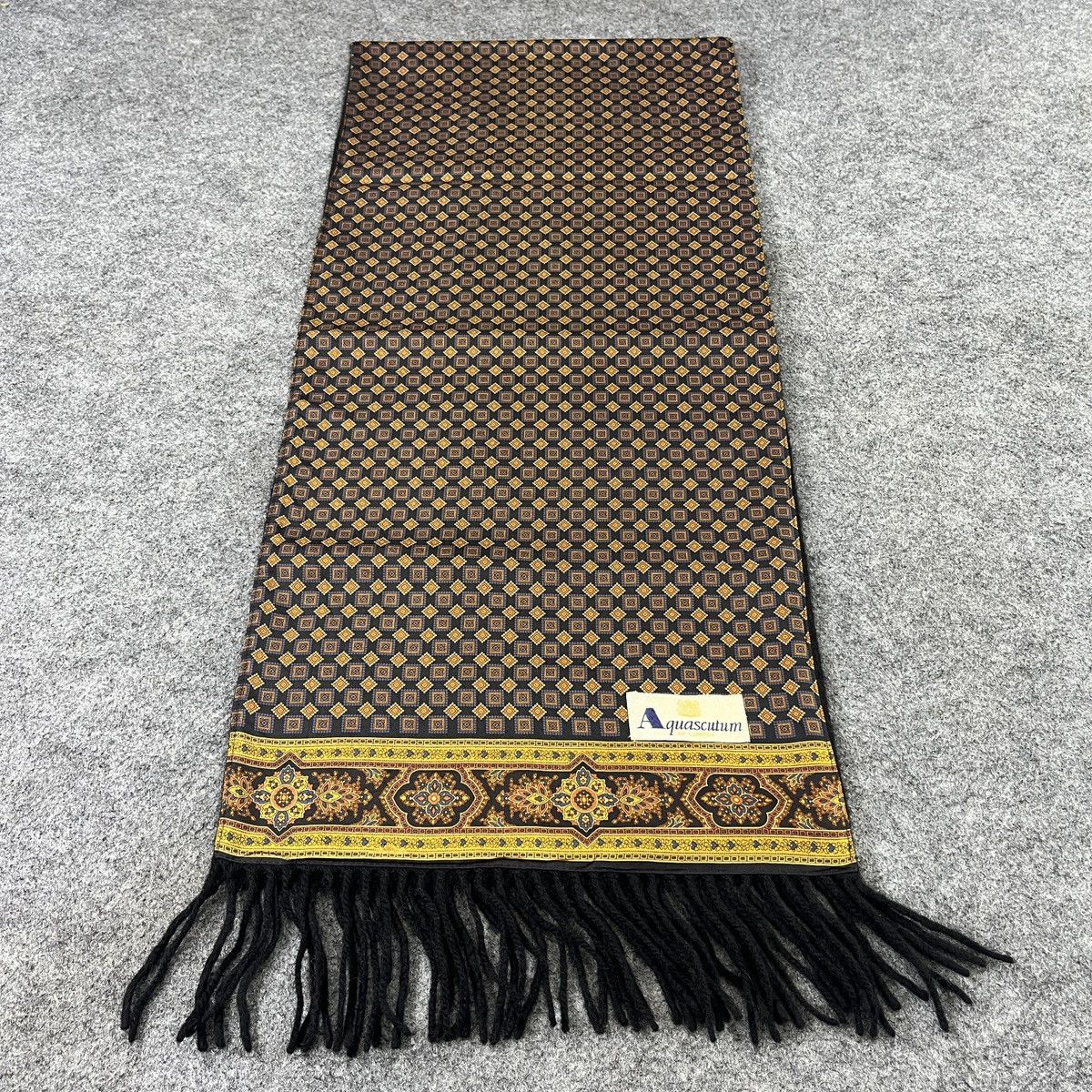 Aquasqutum Scarf / Muffler / Neckwear K008