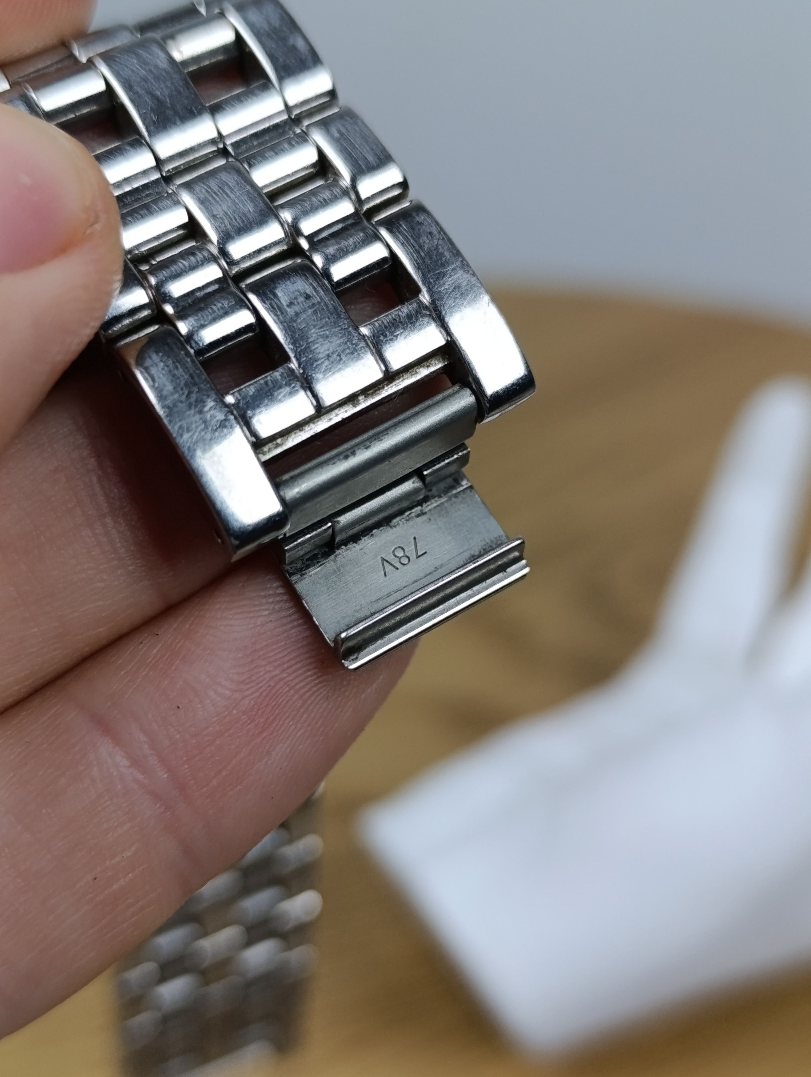 Dolce & Gabbana DOLCE & GABBANA DW0131 LOGO UNISEX CRYSTAL WATCH Size ONE SIZE - 11 Thumbnail