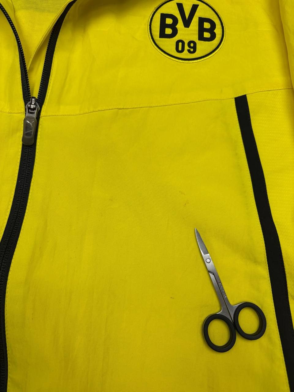 Puma Puma BORUSSIA Dortmund Soccer Windbreaker Vintage Jacket Size US XL / EU 56 / 4 - 10 Thumbnail