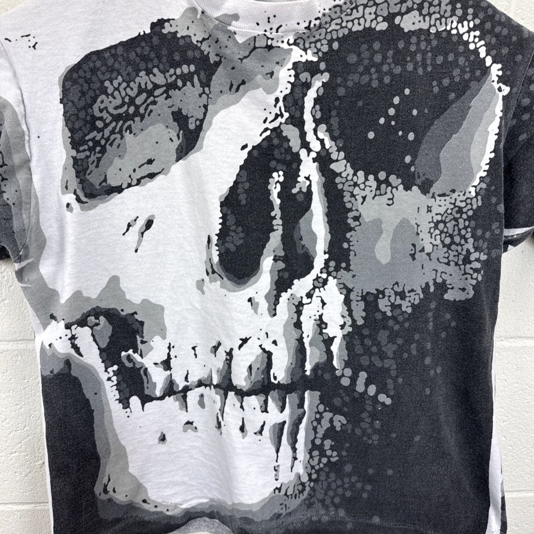Liquid Blue VINTAGE Liquid Blue Skull Bones T Shirt Men L Black Cropped Boxy 90s Hip Hop Halloween Graphic Print Short Sleeve Crew Neck"} Size US L / EU 52-54 / 3 - 2 Thumbnail