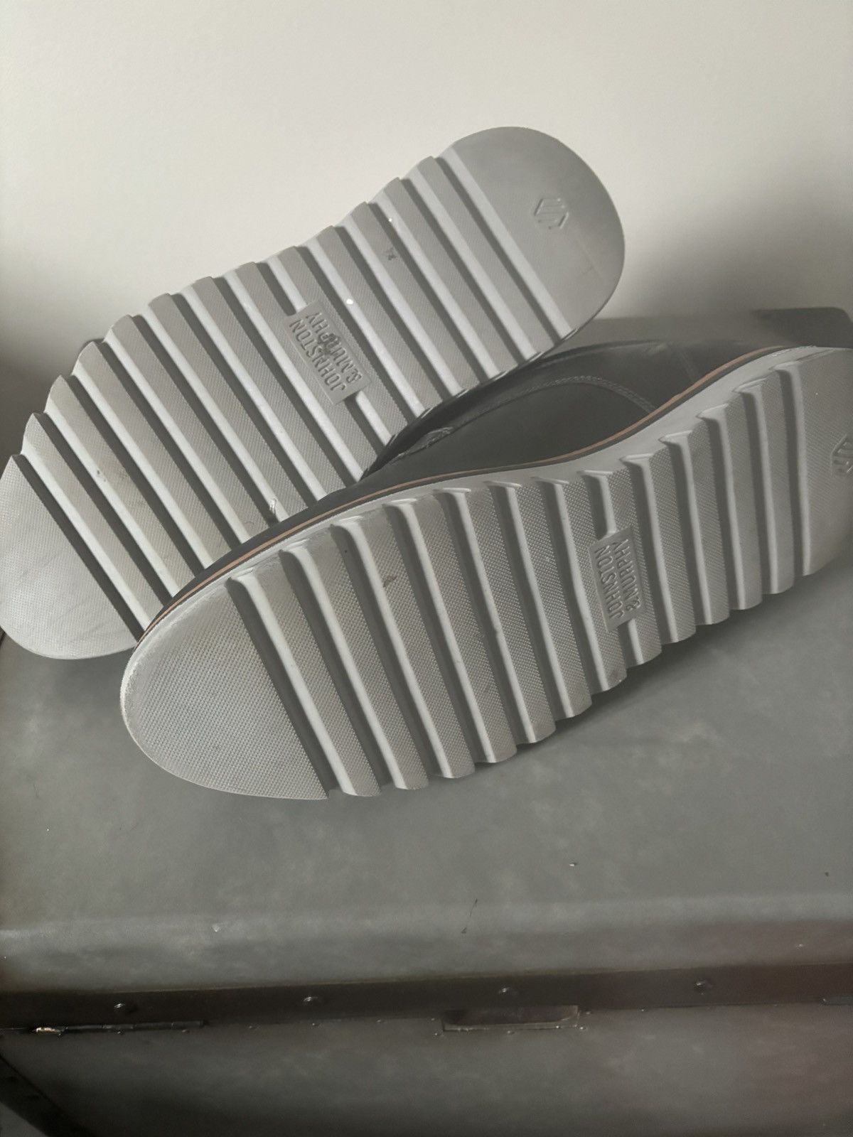 Johnston & Murphy These are Johnston & Murphy Braydon plain toe shoes, size 9 Size US 9 / EU 42 - 5 Thumbnail