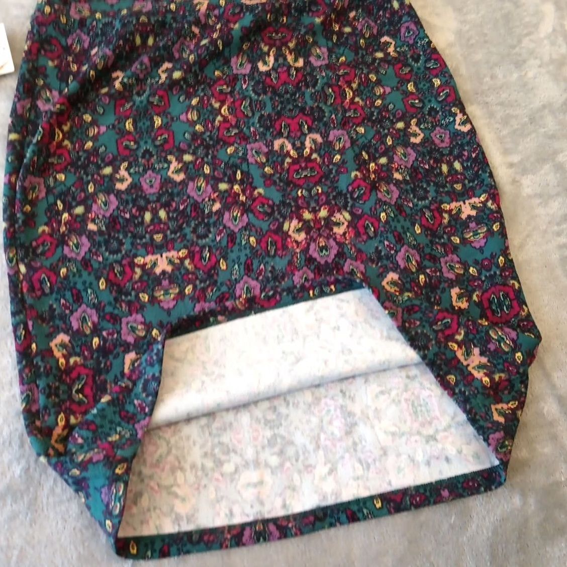 Vintage LuLaRoe Cassie Skirt Medium Green Floral Knee Length Pull On Pencil New Size 32" / US 10 / IT 46 - 5 Thumbnail