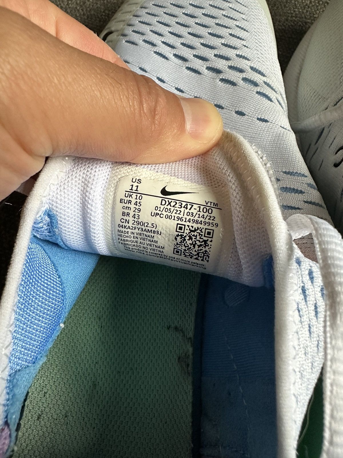Nike Nike Air Max 270 Size US 11 / EU 44 - 5 Thumbnail