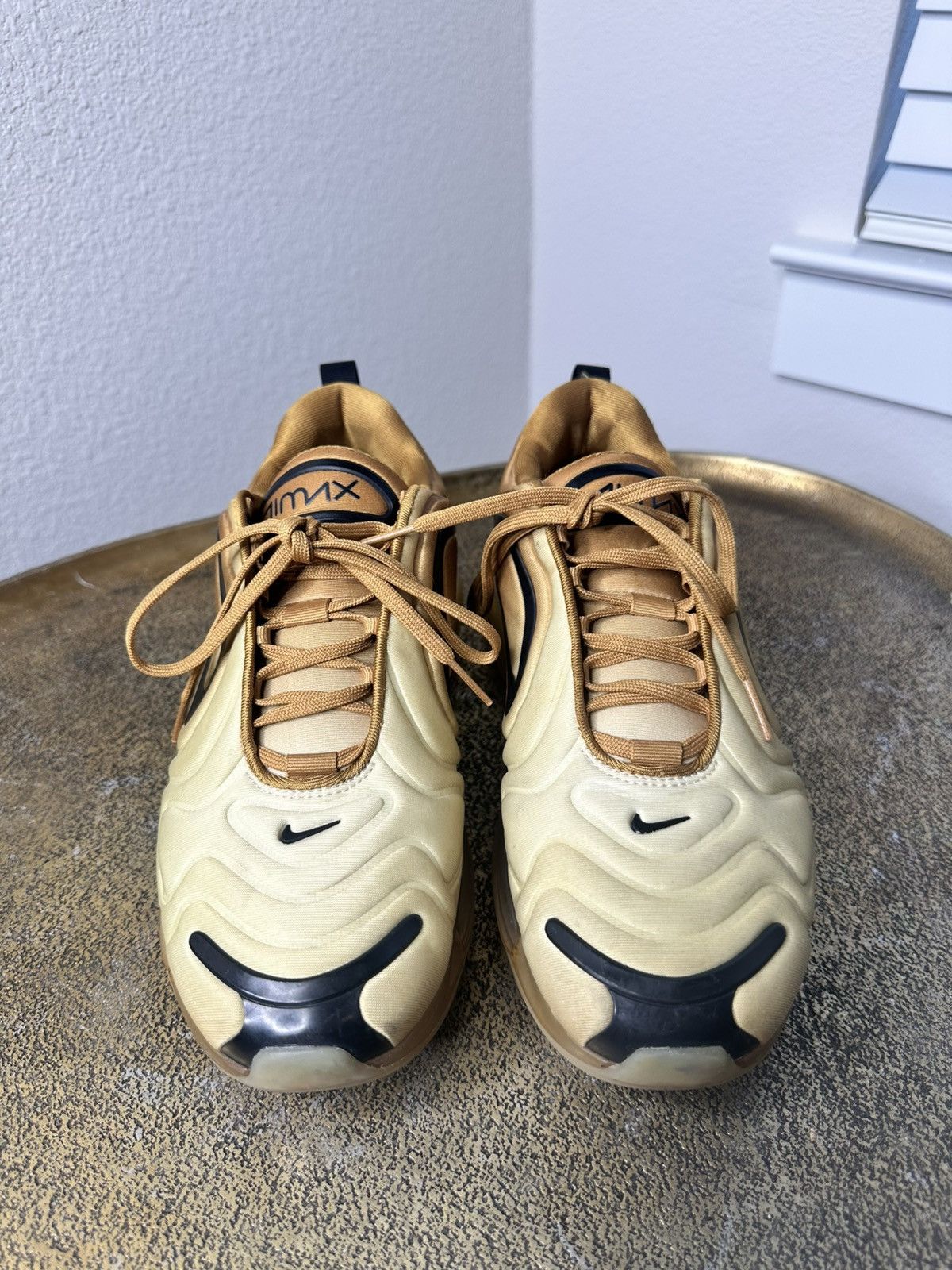 Nike Nike Air Max 720 Size US 9 / EU 42 - 2 Thumbnail