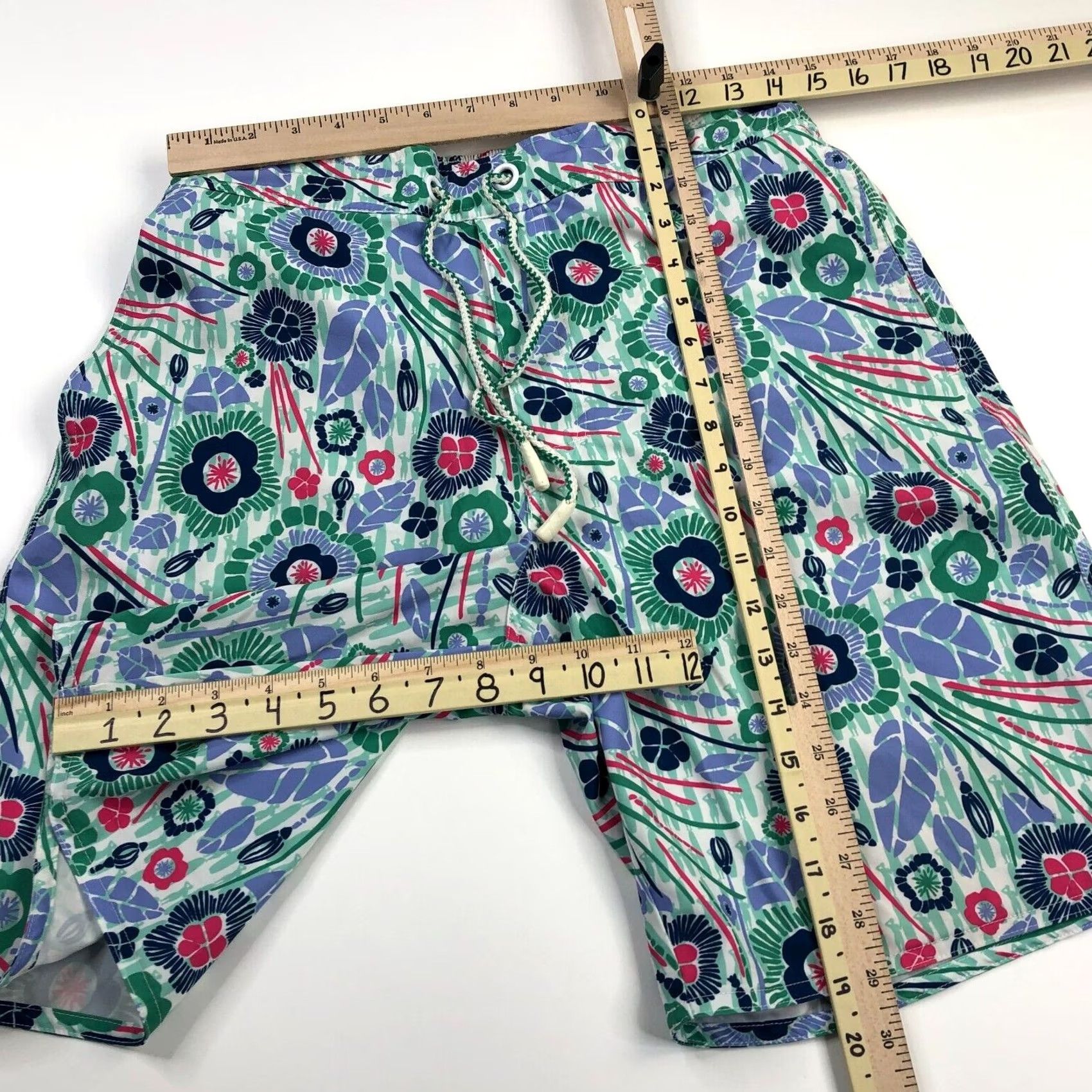 johnnie-O johnnie-O Swim Trunk Shorts Men Med Elastic Waist Lined 8.5" Multicolor Fits 30W Size US 31 - 3 Thumbnail