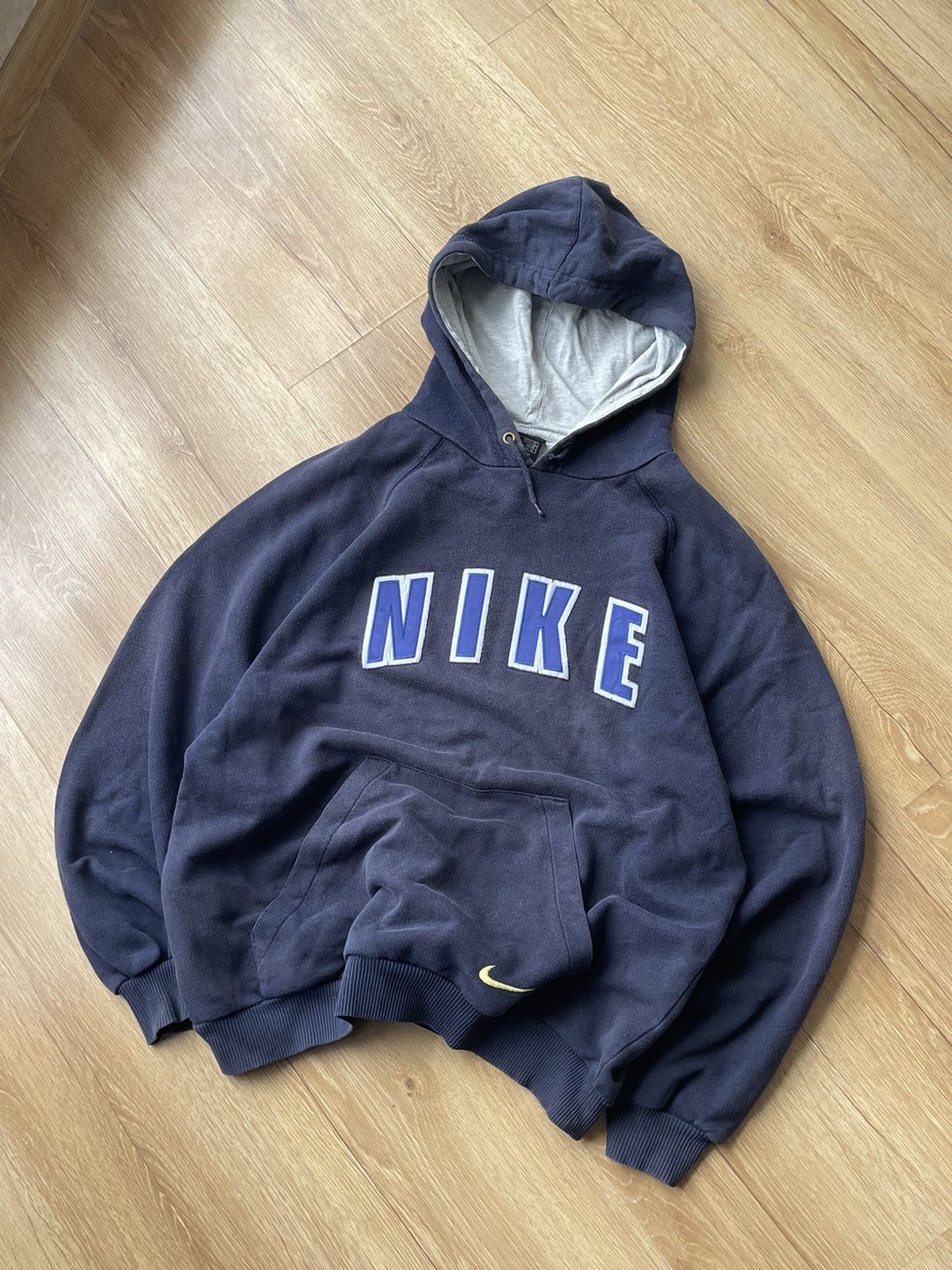 Nike Vintage 90s Nike Spellout Faded Boxy Hoodie Size US S / EU 44-46 / 1 - 1 Thumbnail