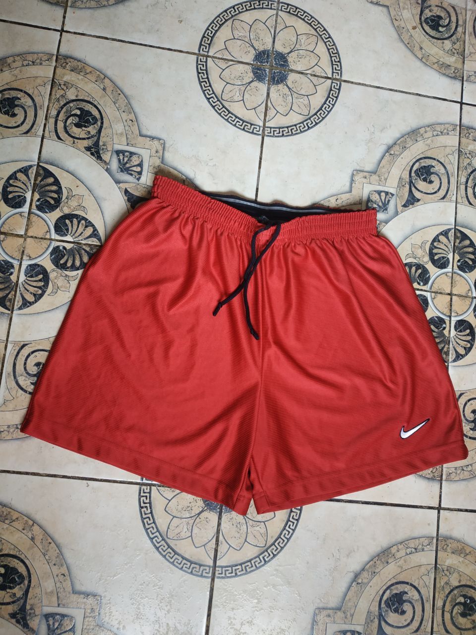 Nike Vintage Nike Team Shorts 90s Red Embroidered Swoosh Baggy L Size US 32 / EU 48 - 1 Thumbnail