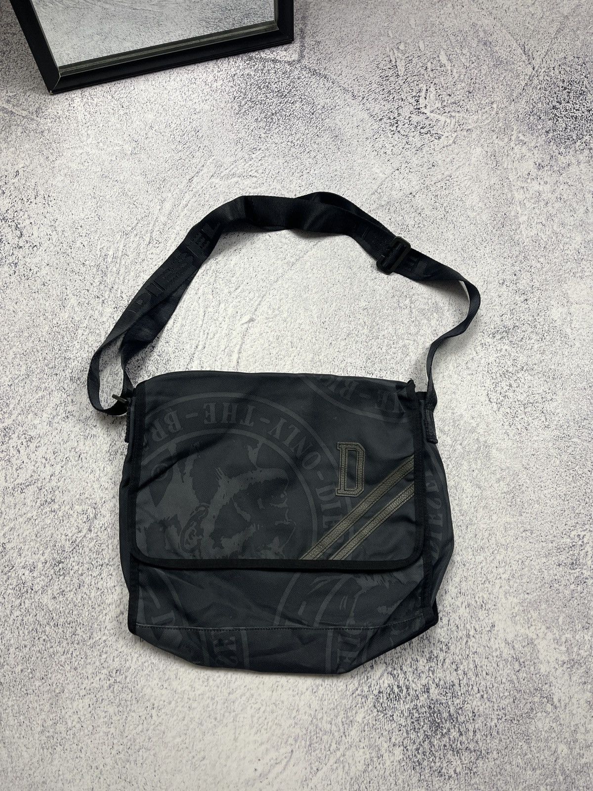Diesel × Vintage Vintage Diesel Big Logo Messenger Crossbody Bag Hype Y2K Size ONE SIZE - 1 Thumbnail
