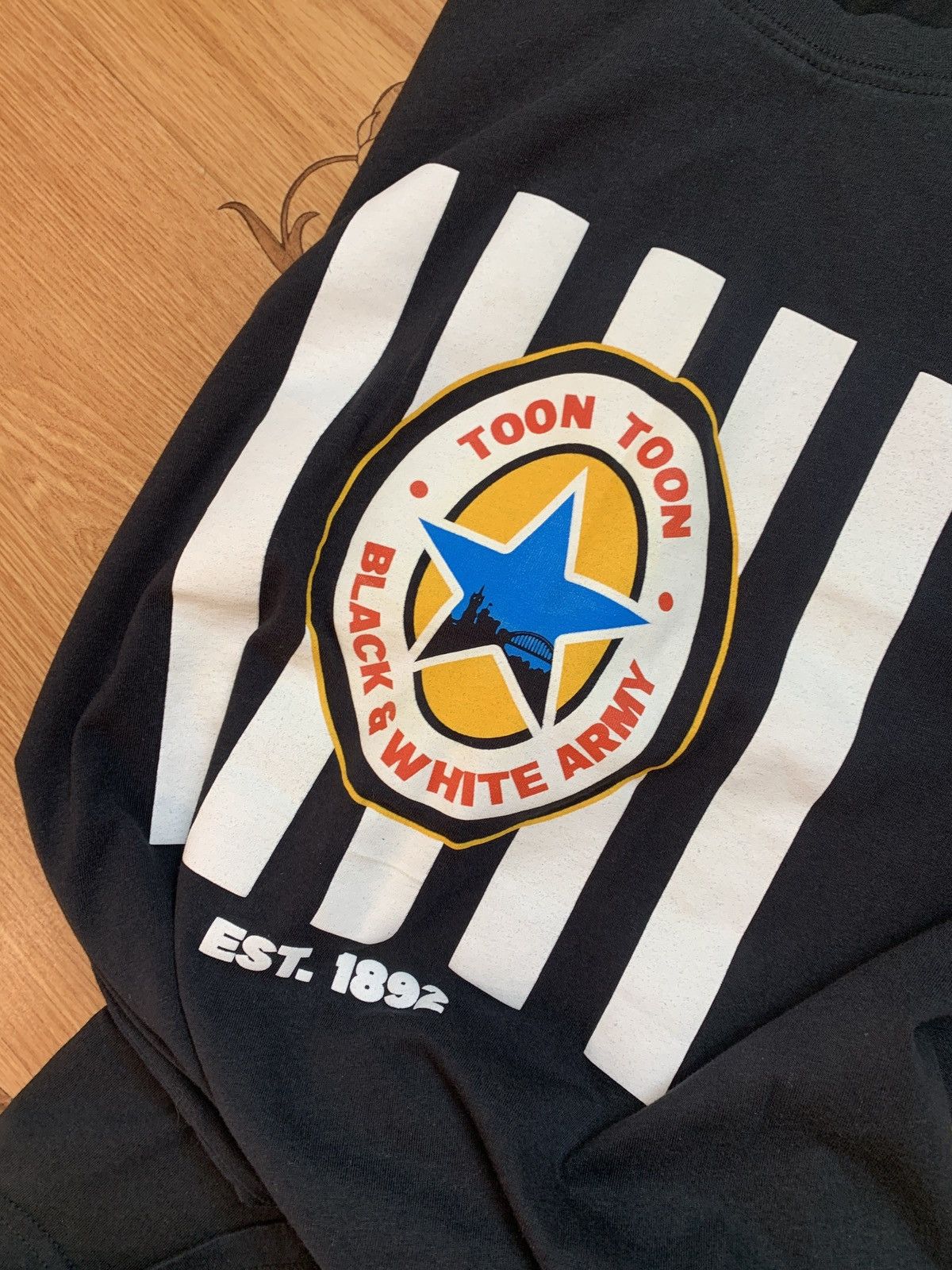 Other Vintage Newcastle United Black & white Army Support T Shirt Size US M / EU 48-50 / 2 - 8 Thumbnail
