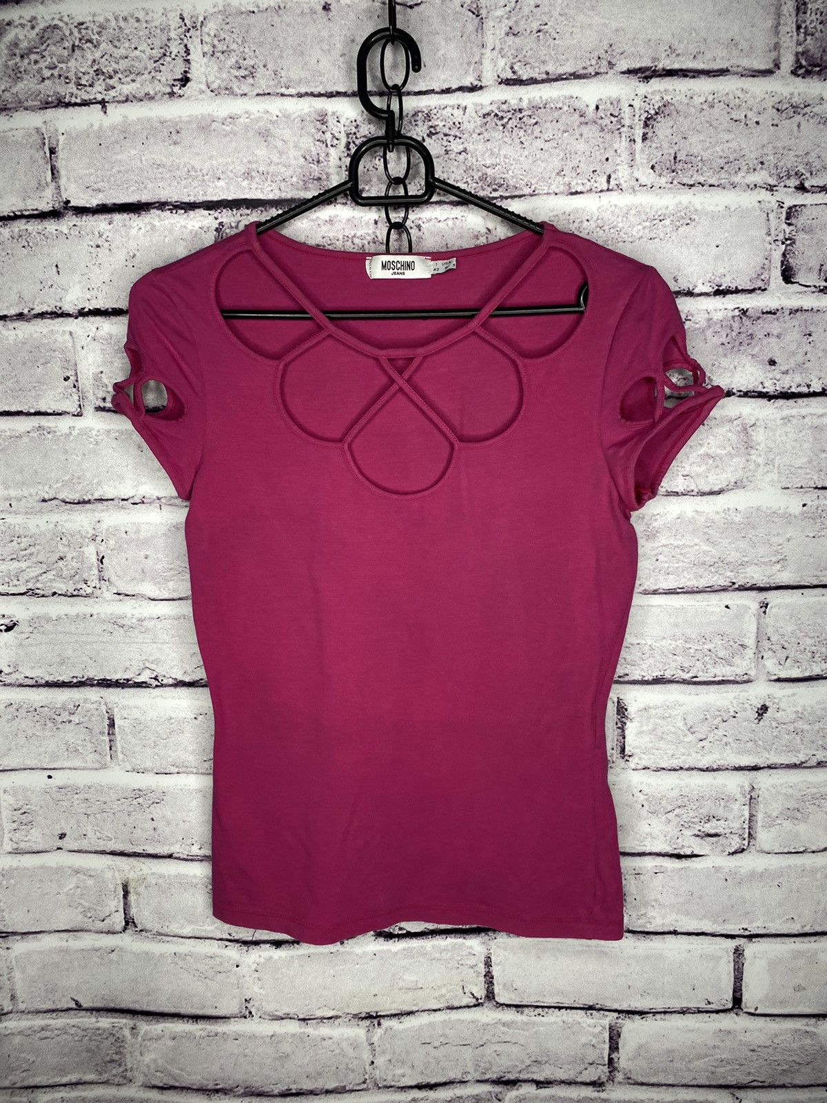 Moschino Women's T-Shirt vintage Moschino Luxury Tee Small Logo Size M / US 6-8 / IT 42-44 - 1 Thumbnail