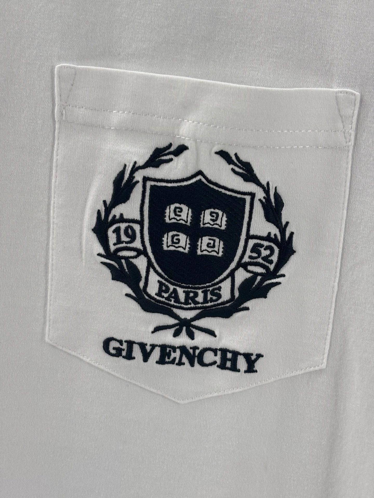 Givenchy givenchy men's white t-shirt with logo Size US S / EU 44-46 / 1 - 2 Thumbnail