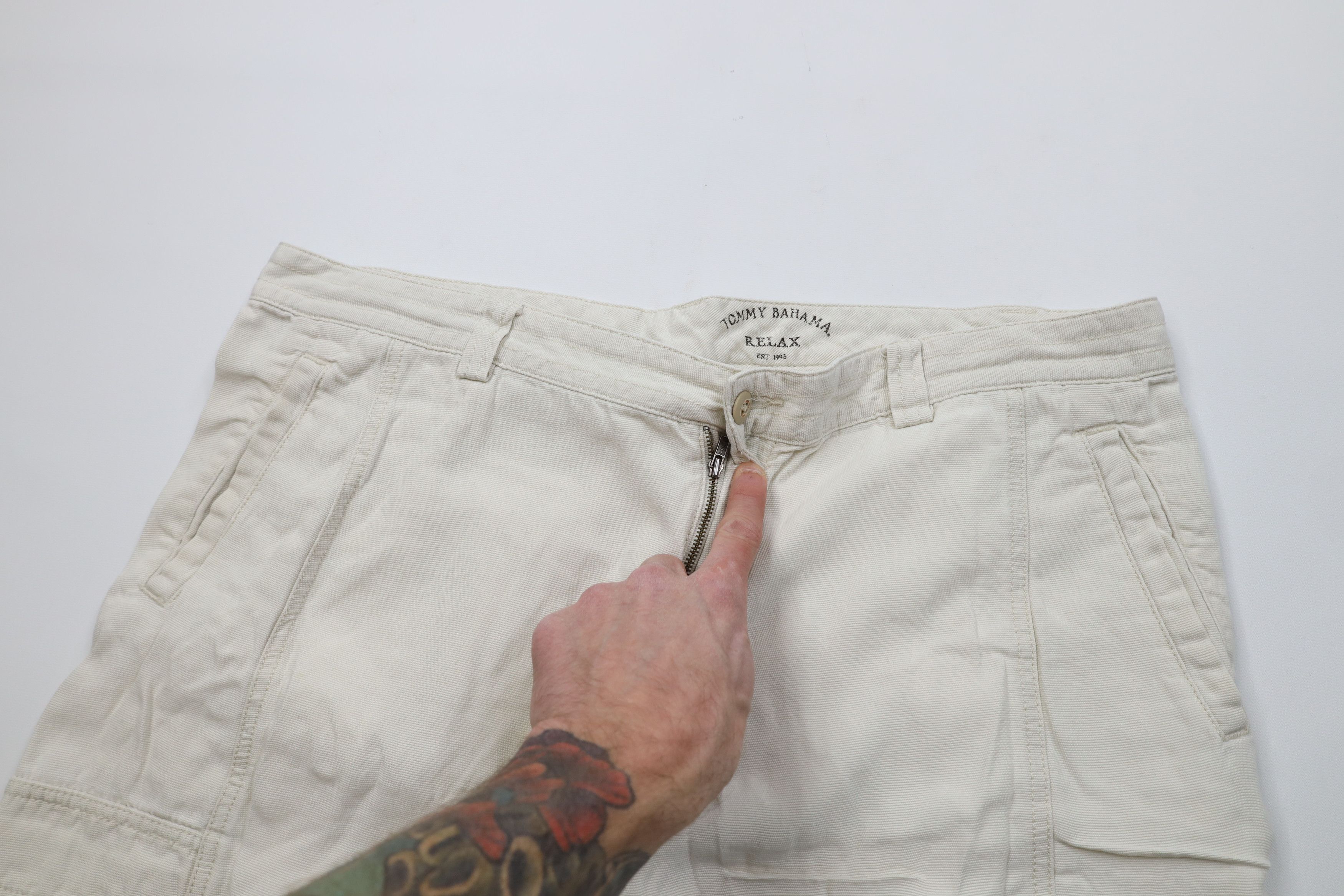 Tommy Bahama Vintage Tommy Bahama Relax Baggy Fit Cargo Shorts Beige Size US 38 / EU 54 - 7 Thumbnail
