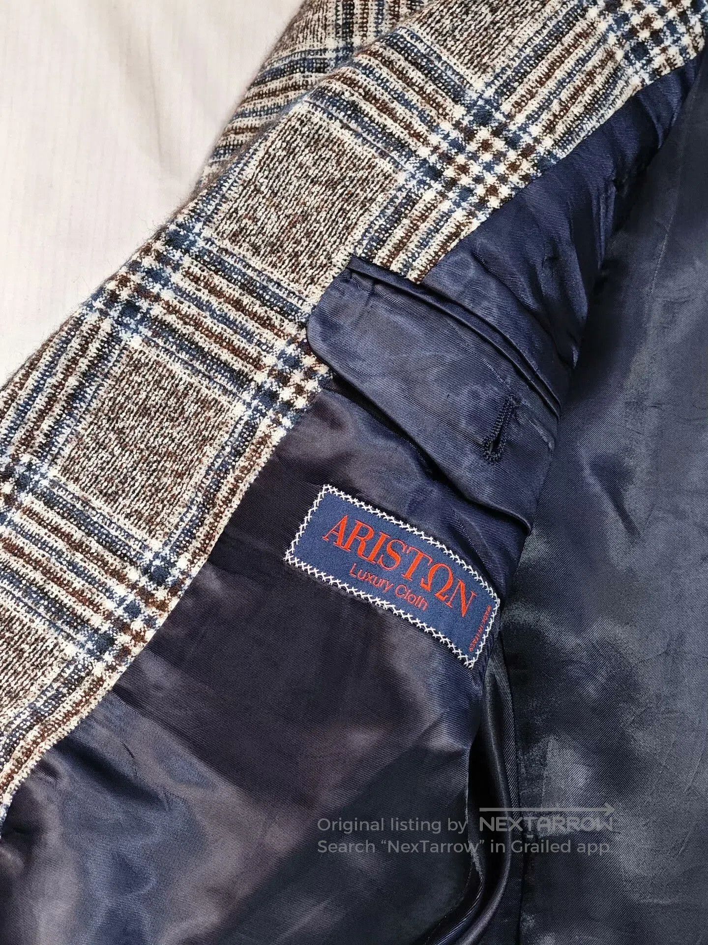 Armani Custom Italian Wool Blend Suit Jacket. Size US S / EU 44-46 / 1 - 7 Thumbnail