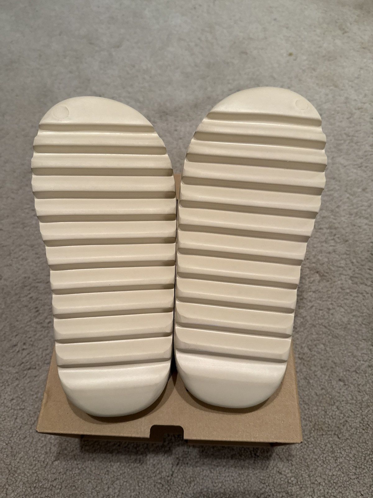 Yeezy Yeezy Slide “Bone” OG First Release Size US 10 / EU 43 - 6 Thumbnail