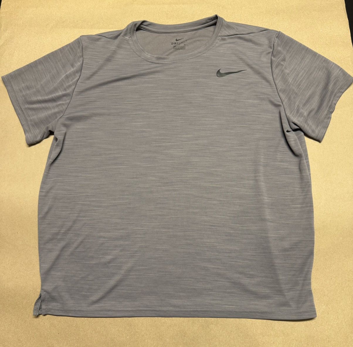 Nike Nike DriFit Gray workout Shirt XL Extra Large Rare! Size US XL / EU 56 / 4 - 1 Thumbnail