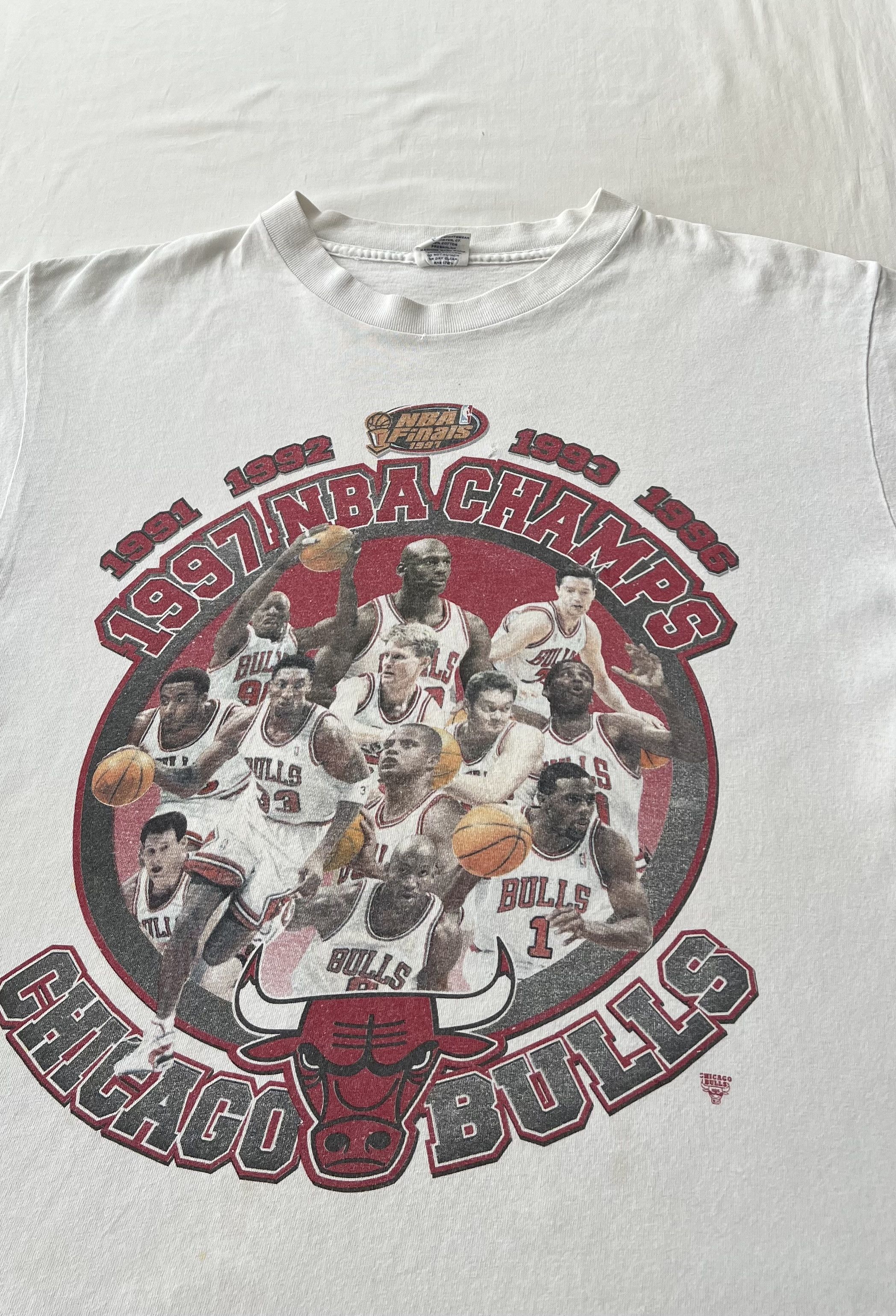 NBA Vintage 1997 Chicago Bulls NBA Finals Champs Starter T-shirt Size US M / EU 48-50 / 2 - 3 Thumbnail