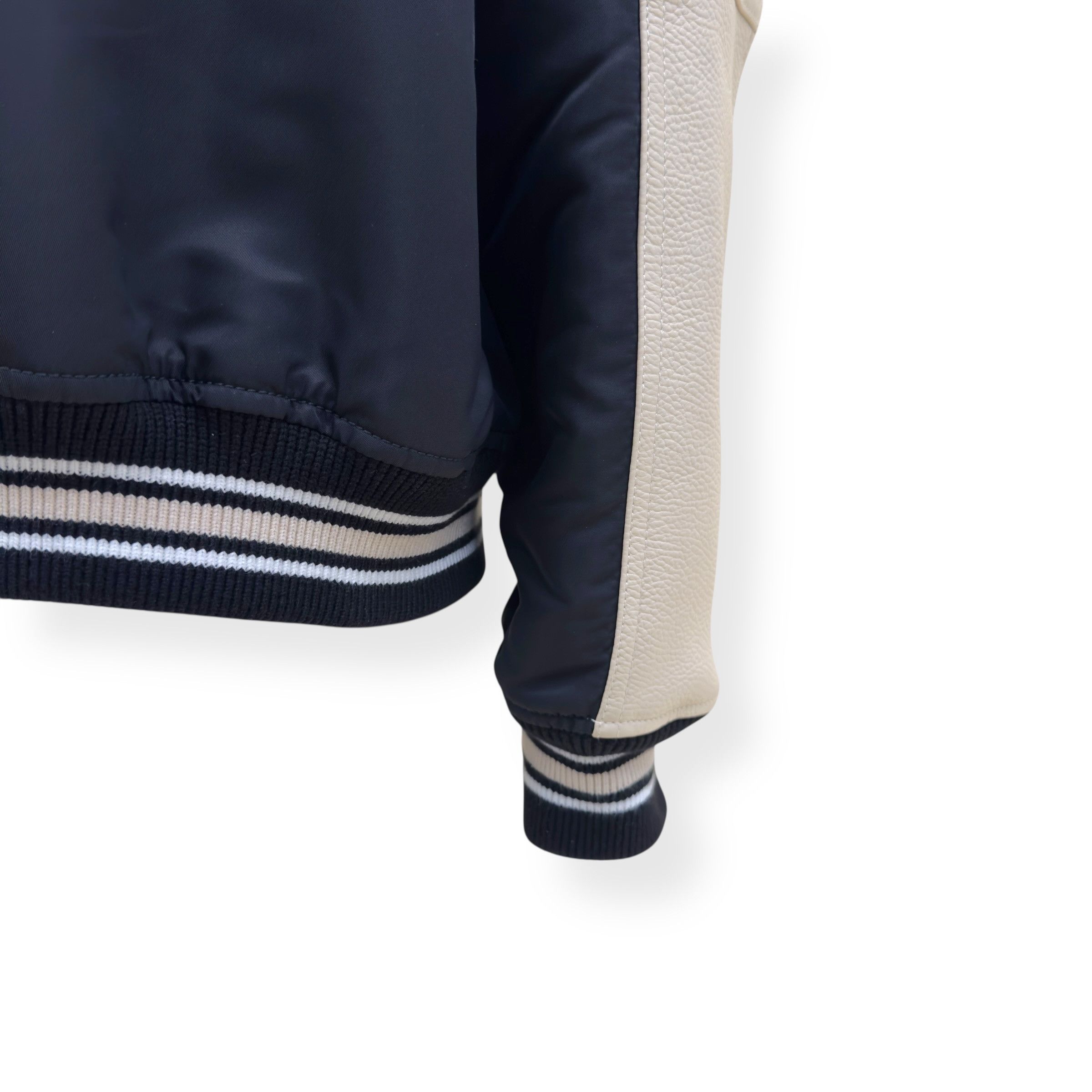 Louis Vuitton LOUIS VUITTON LEATHER / NYLON JACKET CREAM / NAVY 50 / L Size US L / EU 52-54 / 3 - 10 Thumbnail
