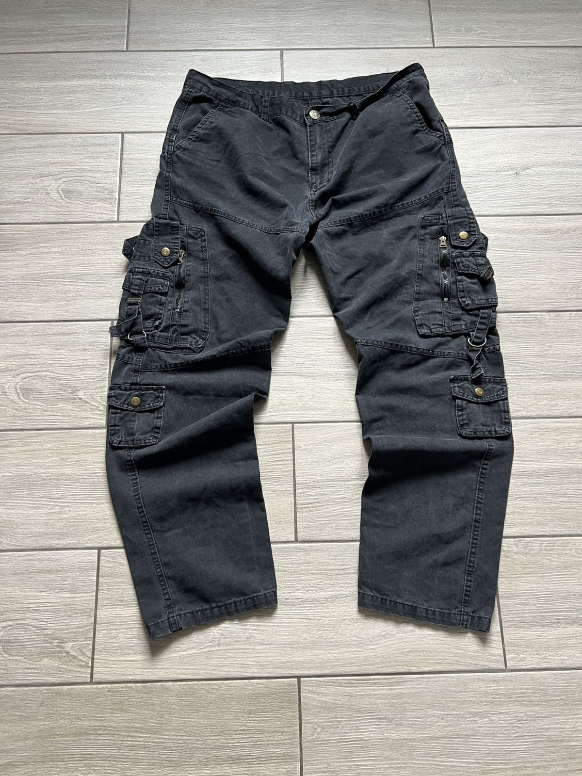Japanese Brand Vintage Y2K Multi Pocket Cargo Pants (unisex) 38 Size Size US 38 / EU 54 - 2 Thumbnail