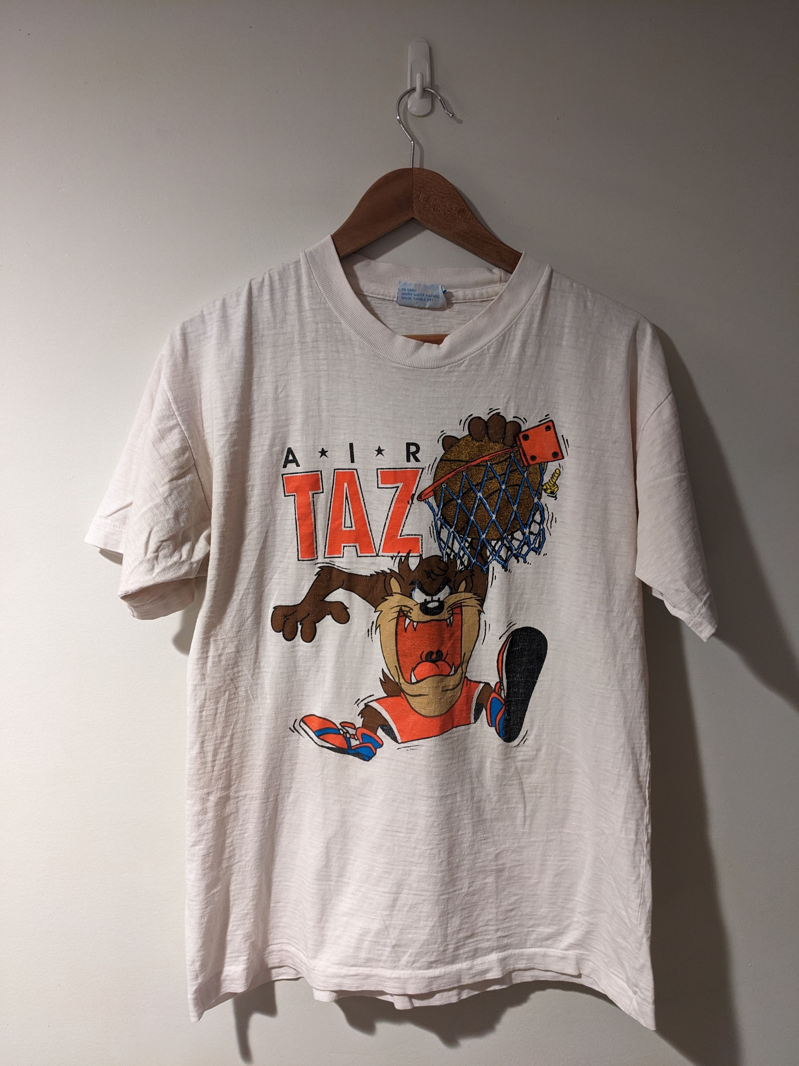 Cartoon Network × Vintage Vintage 90s Looney Tunes Taz Basketball Air Jordan T-Shirt Size US XL / EU 56 / 4 - 1 Thumbnail