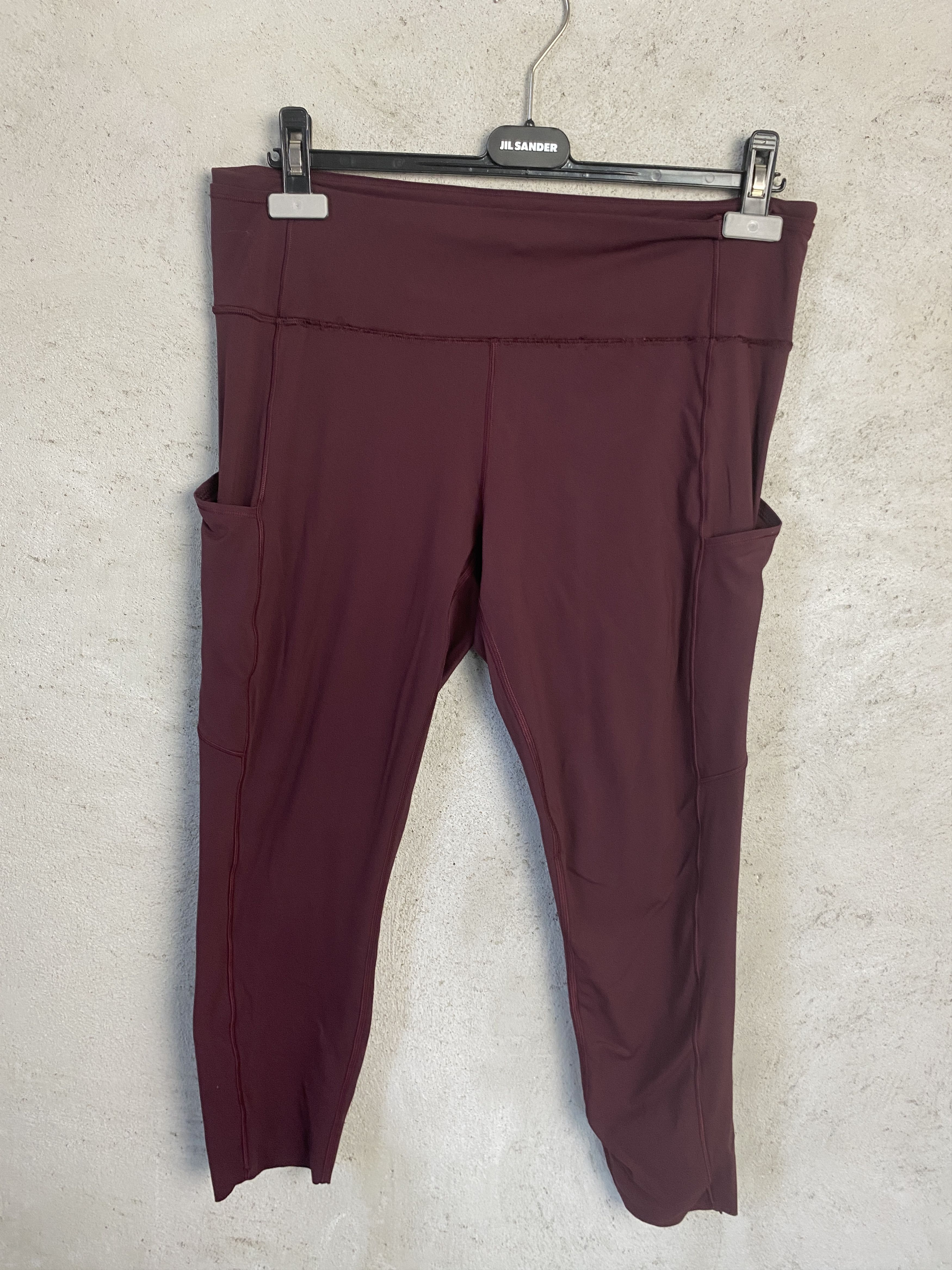 Lululemon Lululemon capri leggings sport yoga pilates gym Size 34" / US 12 / IT 48 - 2 Thumbnail