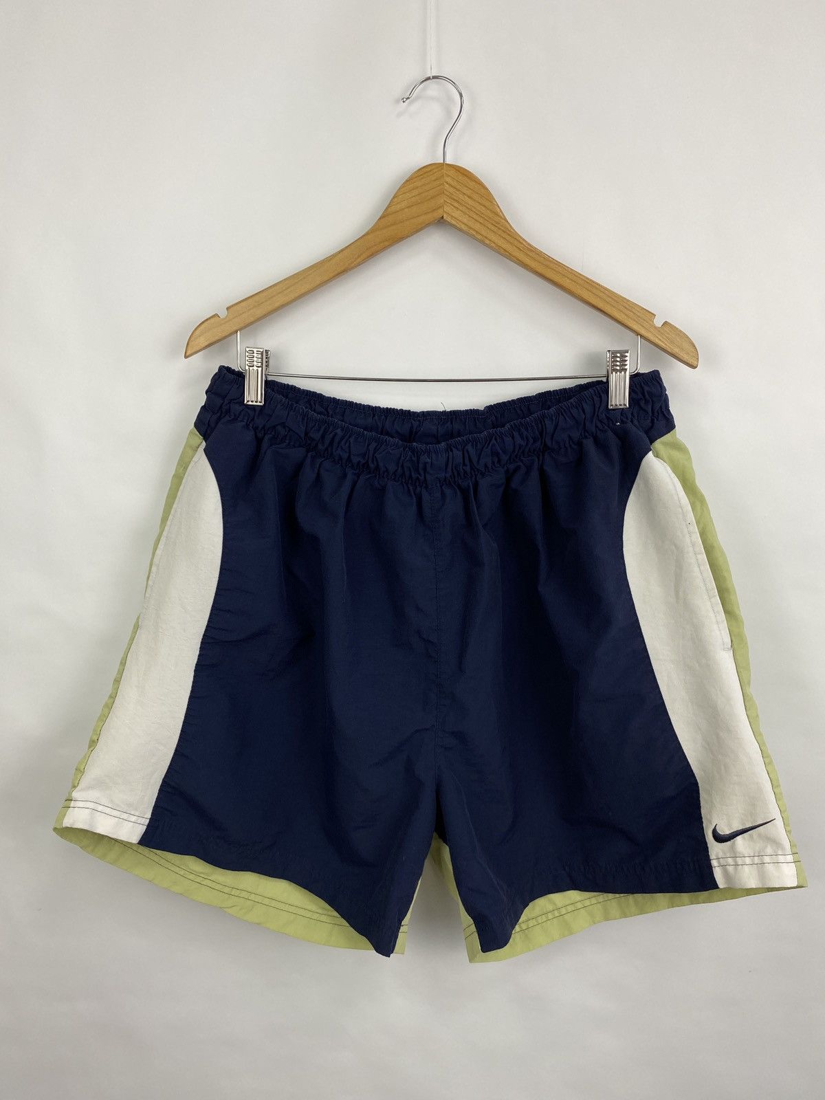 Nike 🇺🇸 Vintage 90s Nike Shorts Y2K Rare Retro Hype Size US 34 / EU 50 - 2 Thumbnail