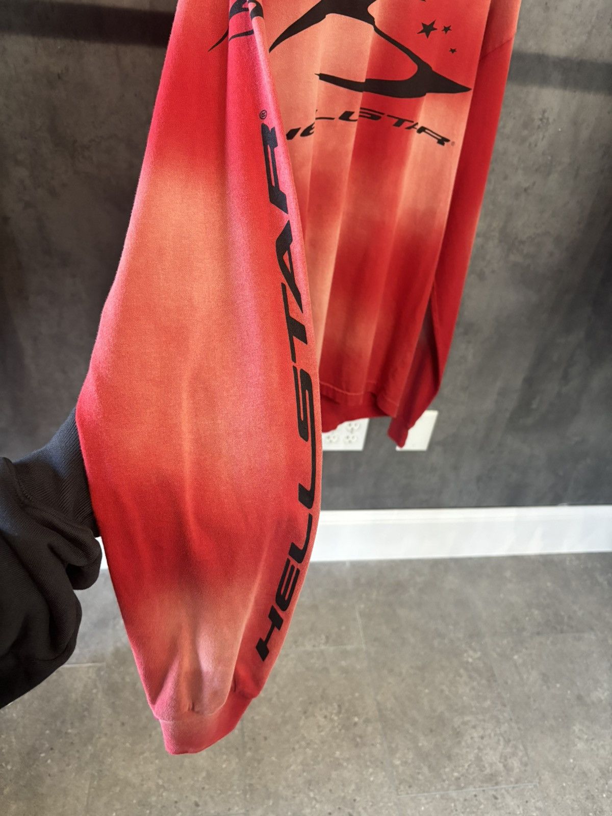 HELLSTAR HELLSTAR CURSIVE RED LOGO LONG SLEEVE SIZE S Size US S / EU 44-46 / 1 - 2 Thumbnail