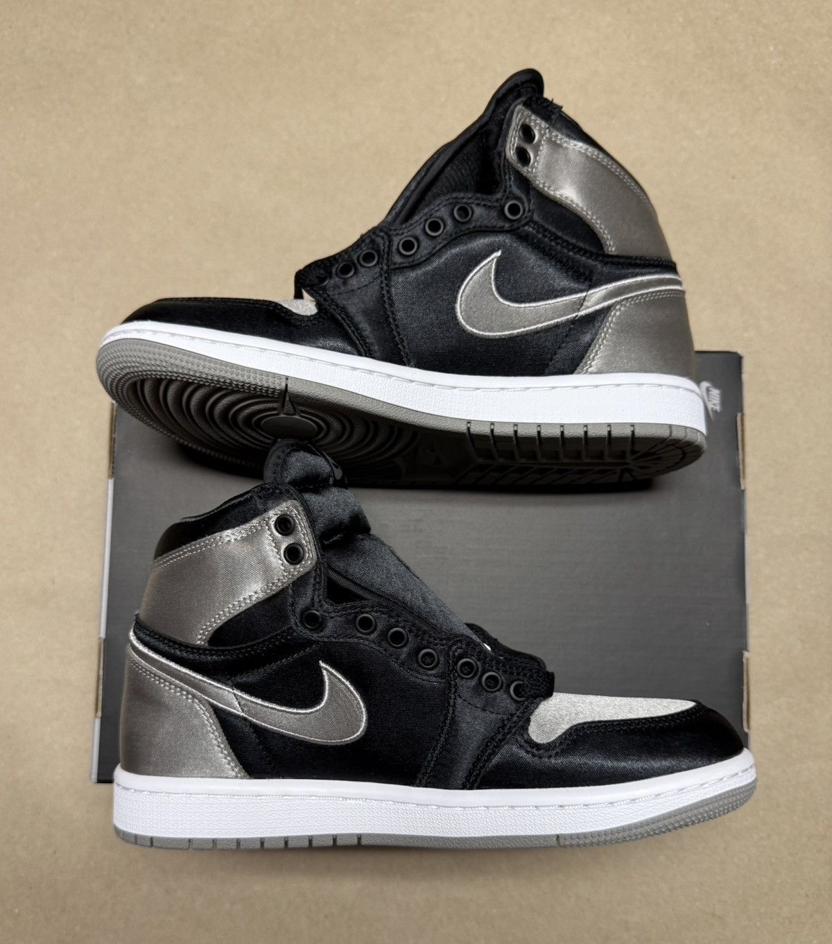 Jordan Brand Nike Air Jordan 1 Retro High OG Satin Shadow Womens 6 NEW! Size US 6 / IT 36 - 2 Thumbnail