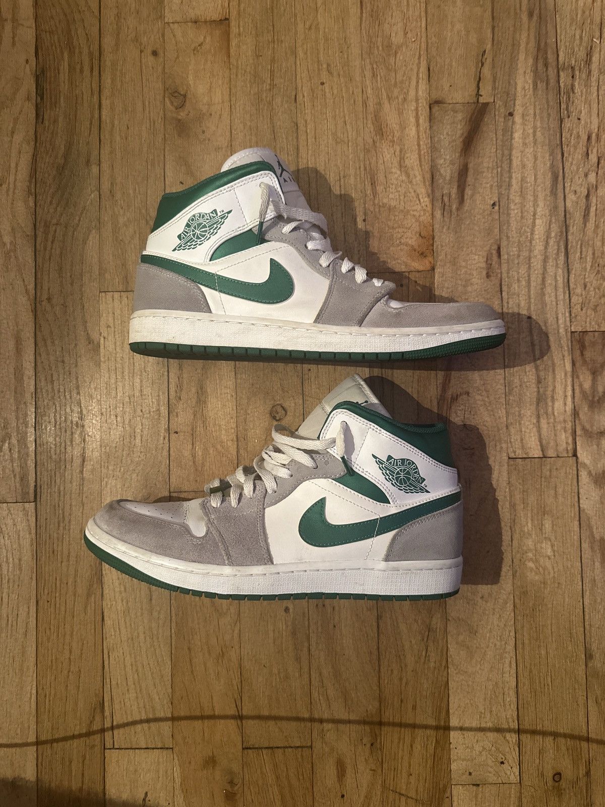 Jordan Brand Air Jordan 1 Mid SE 'Grey Pine Green' Size US 9 / EU 42 - 1 Thumbnail