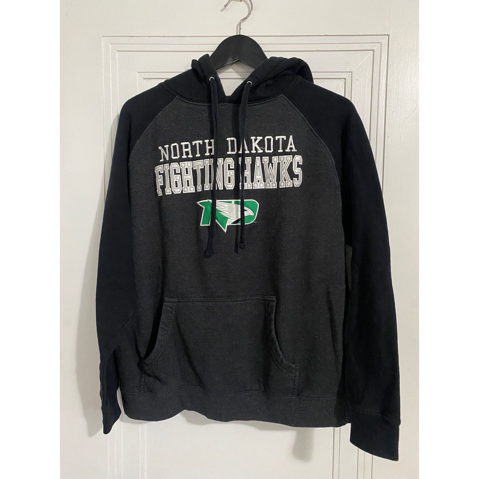 NCAA University of North Dakota Fighting Hawks Hoodie Size Small Size US S / EU 44-46 / 1 - 1 Thumbnail