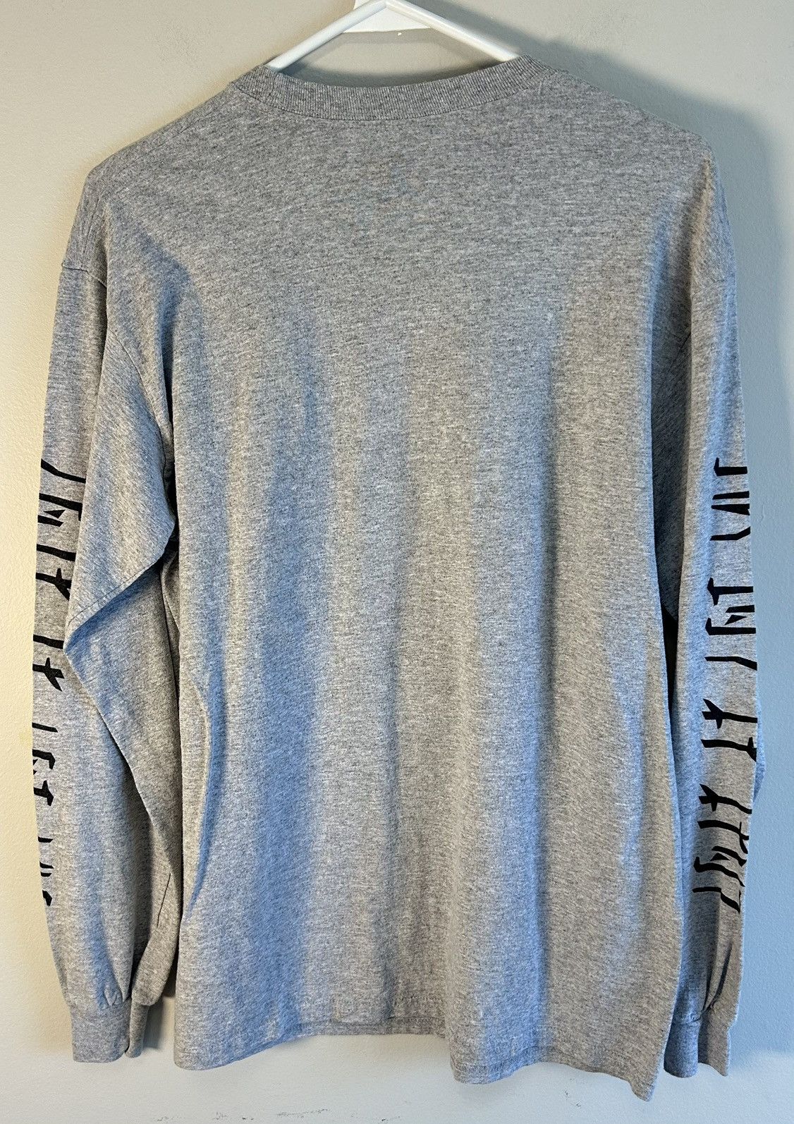 Star Wars Star Wars The Mandalorian Din Djarin Mens Shirt Gray Size M Size US M / EU 48-50 / 2 - 6 Thumbnail
