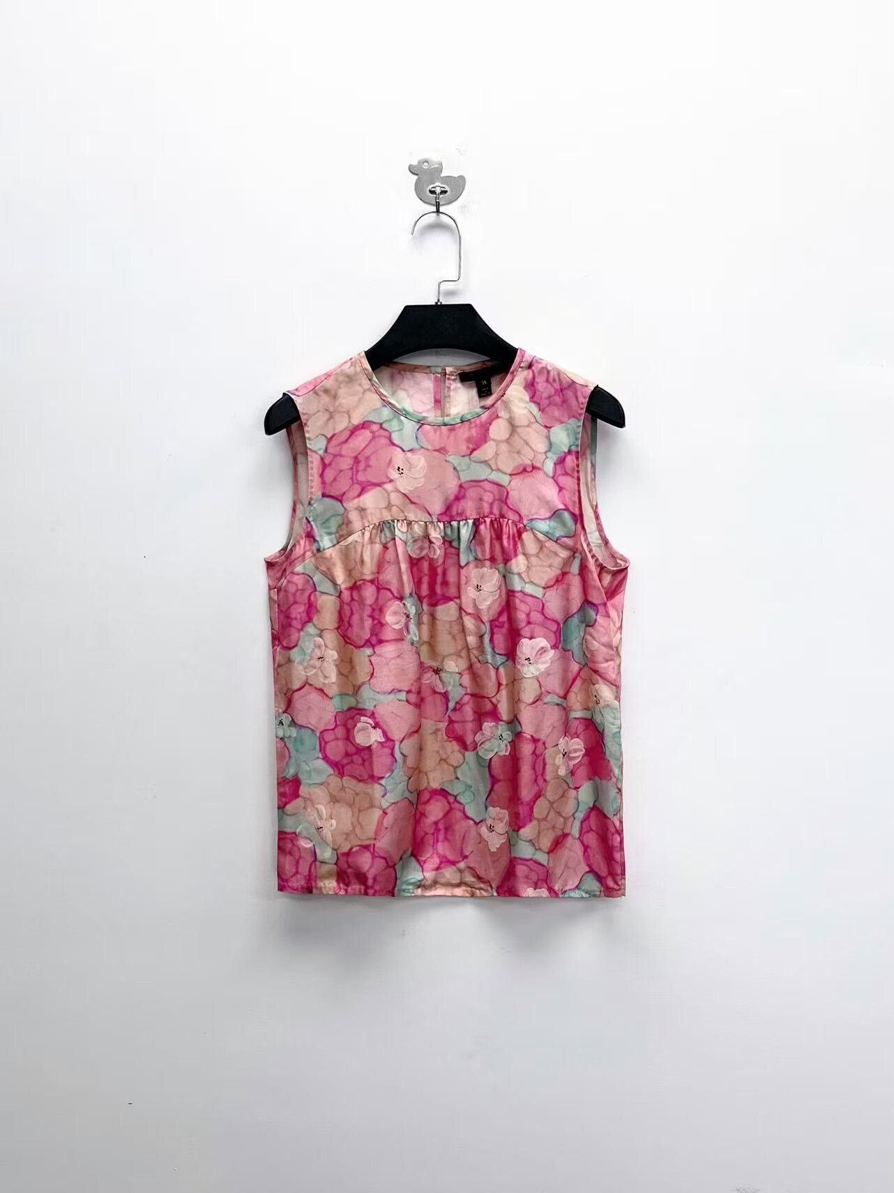 Louis Vuitton Louis Vuitton Floral Silk Sleeveless Top Size M / US 6-8 / IT 42-44 - 1 Thumbnail