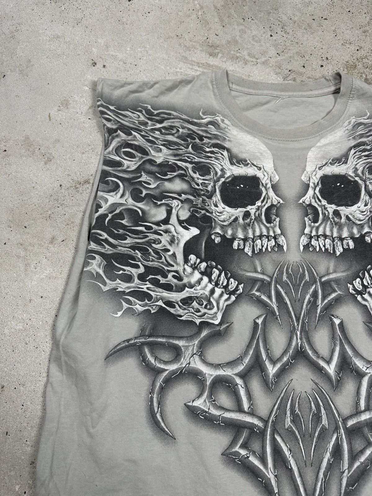 Affliction Vintage Y2K Affliction Skulls Flame Gray Tank Top Print Tee Size US XL / EU 56 / 4 - 4 Thumbnail