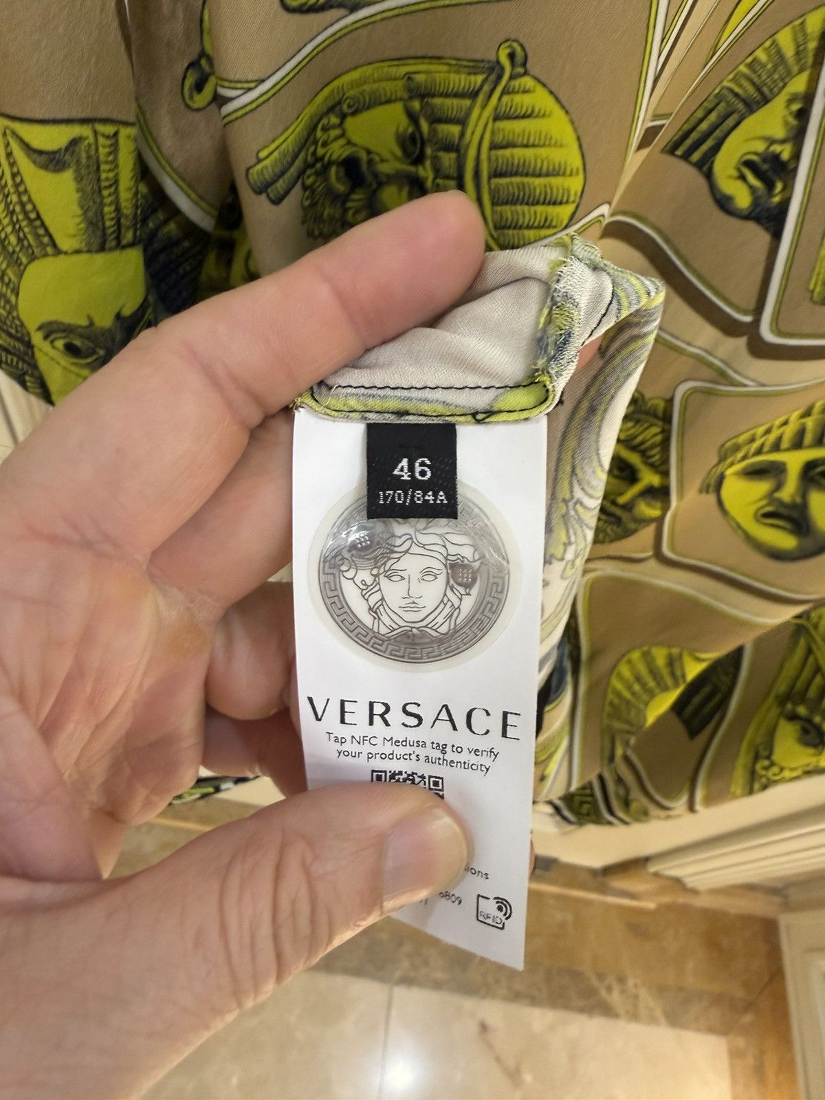 Versace Le Maschere print Shirt size46 Size US S / EU 44-46 / 1 - 15 Thumbnail