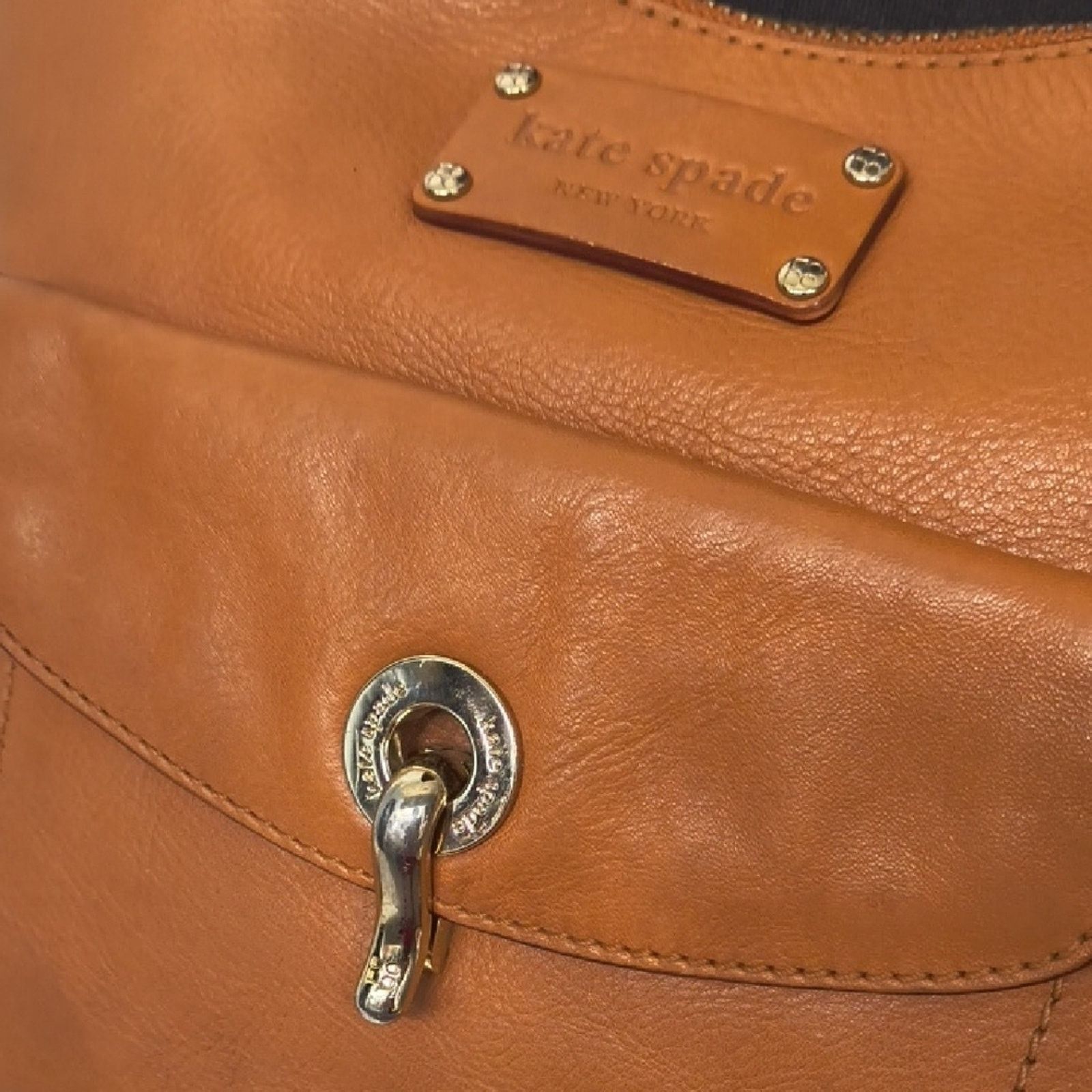 Kate Spade Y2K Kate Spade Leather Shoulder Bag With Hook Lock Pocket Size ONE SIZE - 4 Thumbnail