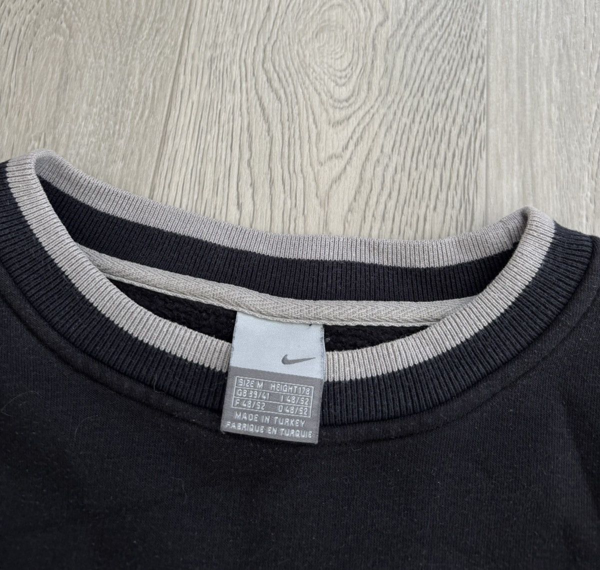 Nike 90s Nike Centre Logo Sweatshirt Vintage Size US M / EU 48-50 / 2 - 3 Thumbnail