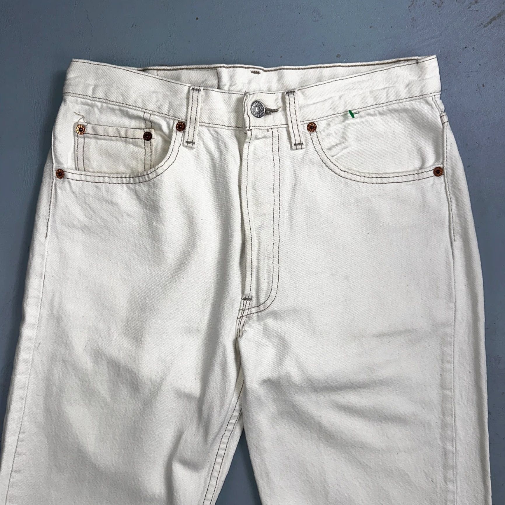 Levi's VINTAGE Levi's 501 Jeans Men 31x32 White Light Wash 90s USA Straight Leg Regular Denim 501 Series - 31x32 Mens Size US 31 - 2 Thumbnail