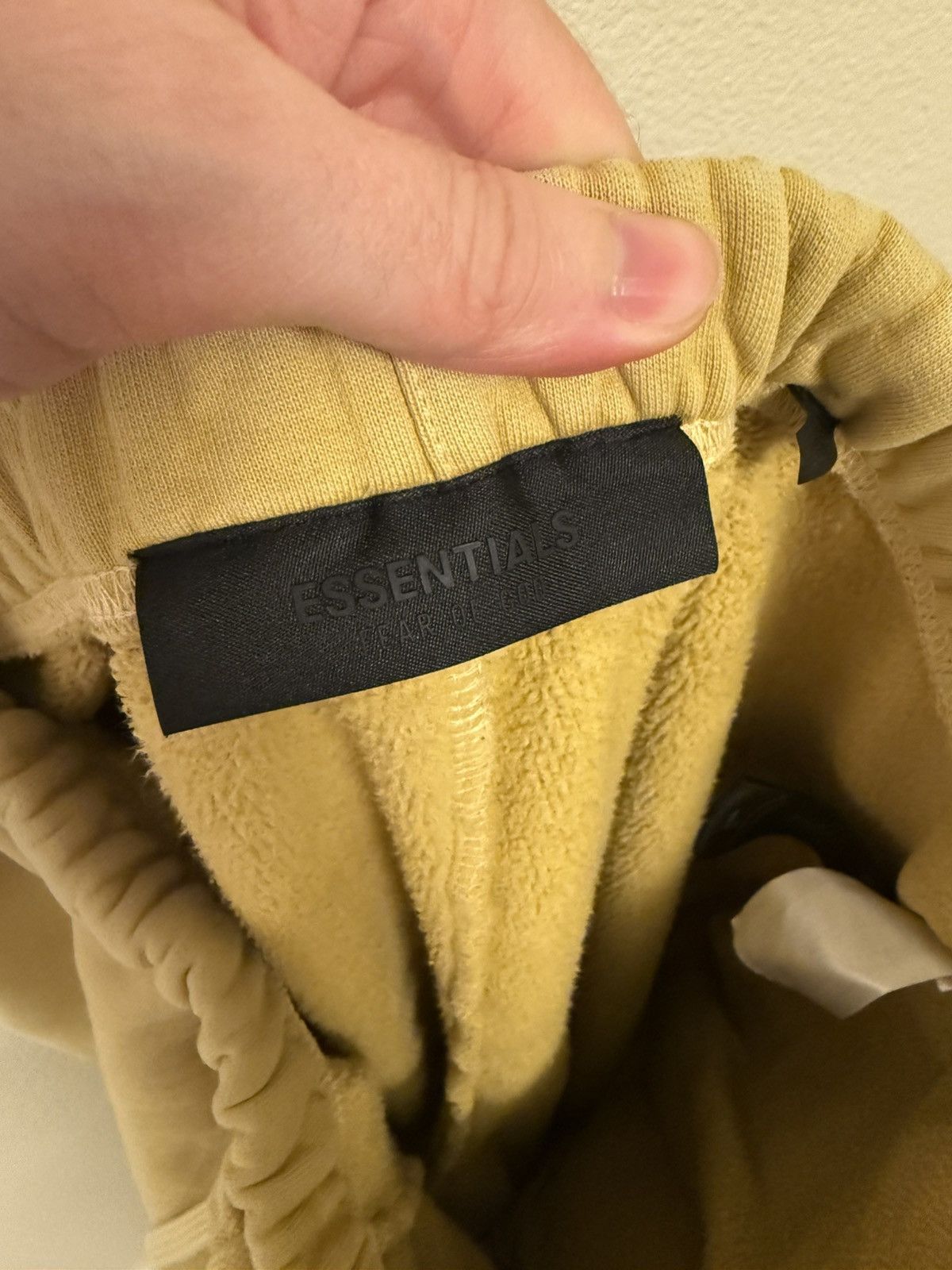 Essentials Fear of God Essentials Sweatpants Yellow Size US 32 / EU 48 - 3 Thumbnail