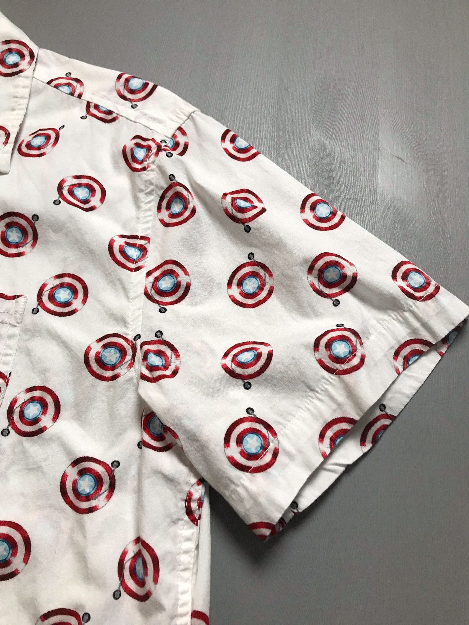 Marvel Comics Marvel Captain America Shield Button-Down Short Sleeve Size US L / EU 52-54 / 3 - 4 Thumbnail
