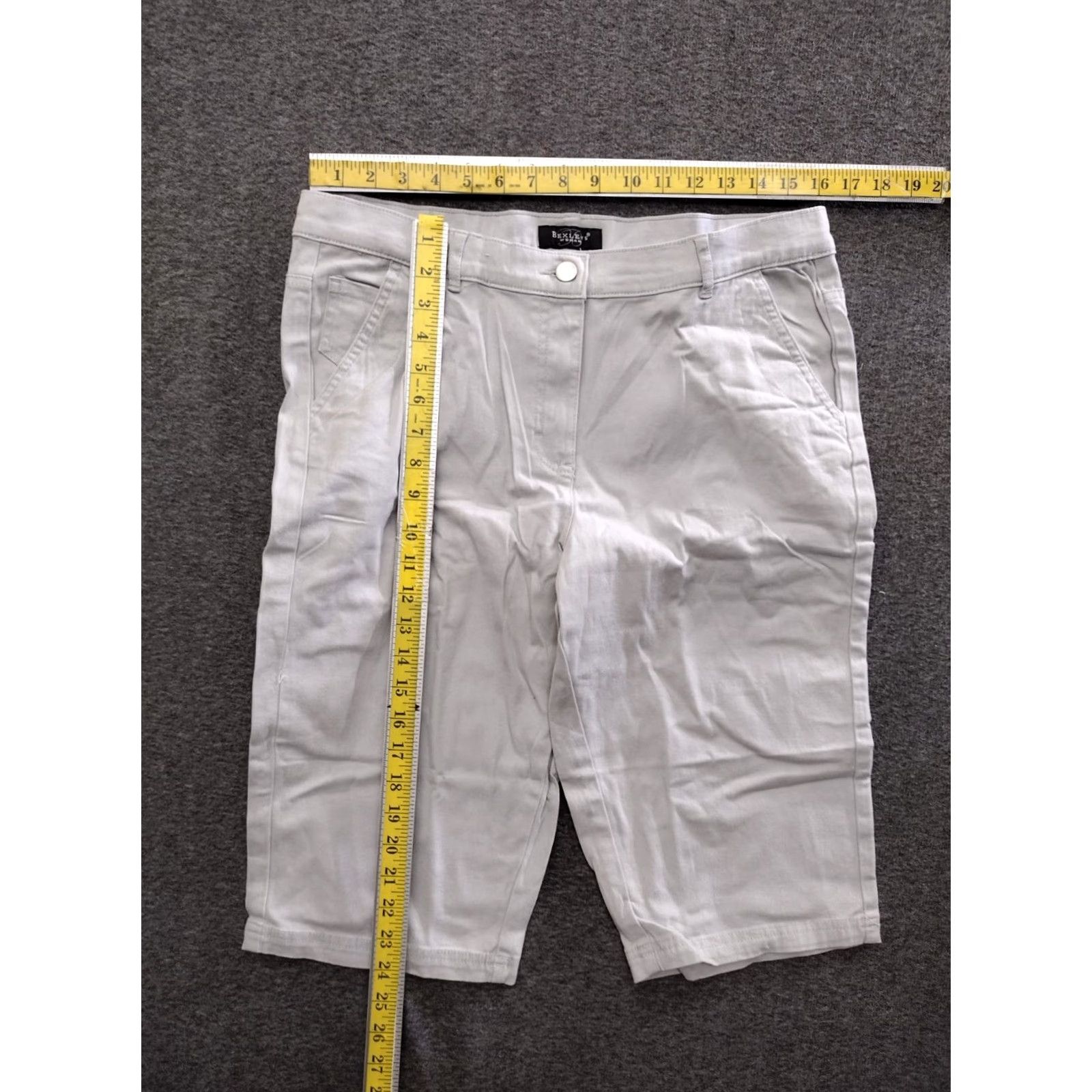 Vintage Bexley's Woman Cotton Relaxed Chino Long Shorts Classic White 42 Size 28" / US 6 / IT 42 - 4 Thumbnail