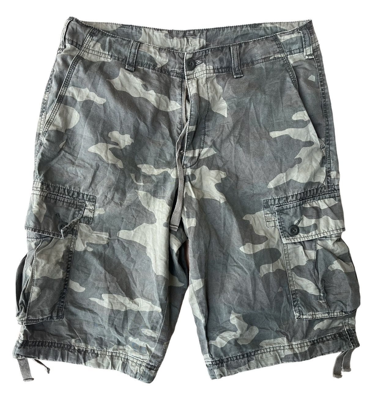 Japanese Brand × Uniqlo Uniqlo Camouflage Short Pants Size US 32 / EU 48 - 1 Thumbnail