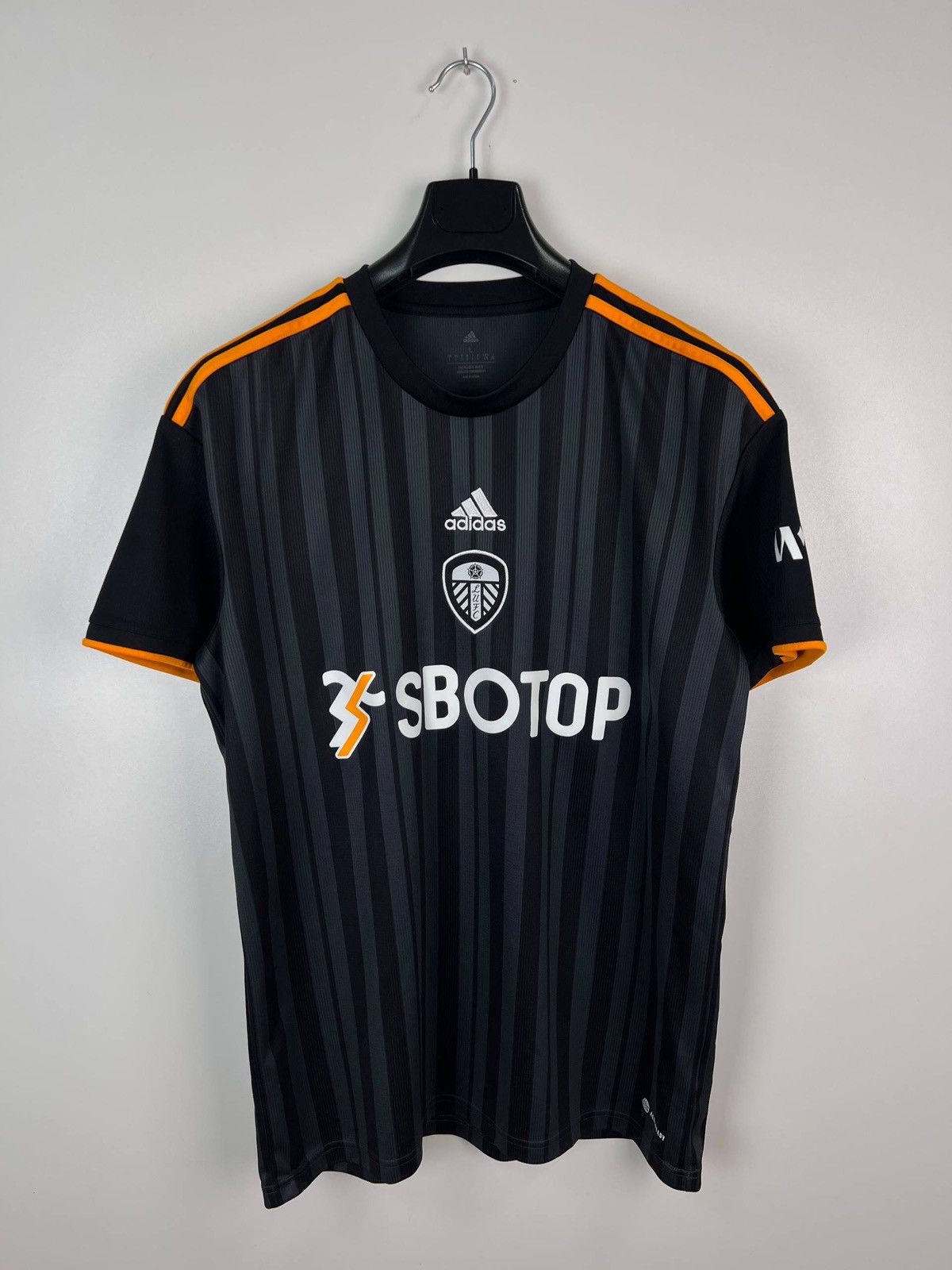 Adidas Leeds United Adidas 2022/23 jersey t-shirts size L Size US L / EU 52-54 / 3 - 1 Thumbnail